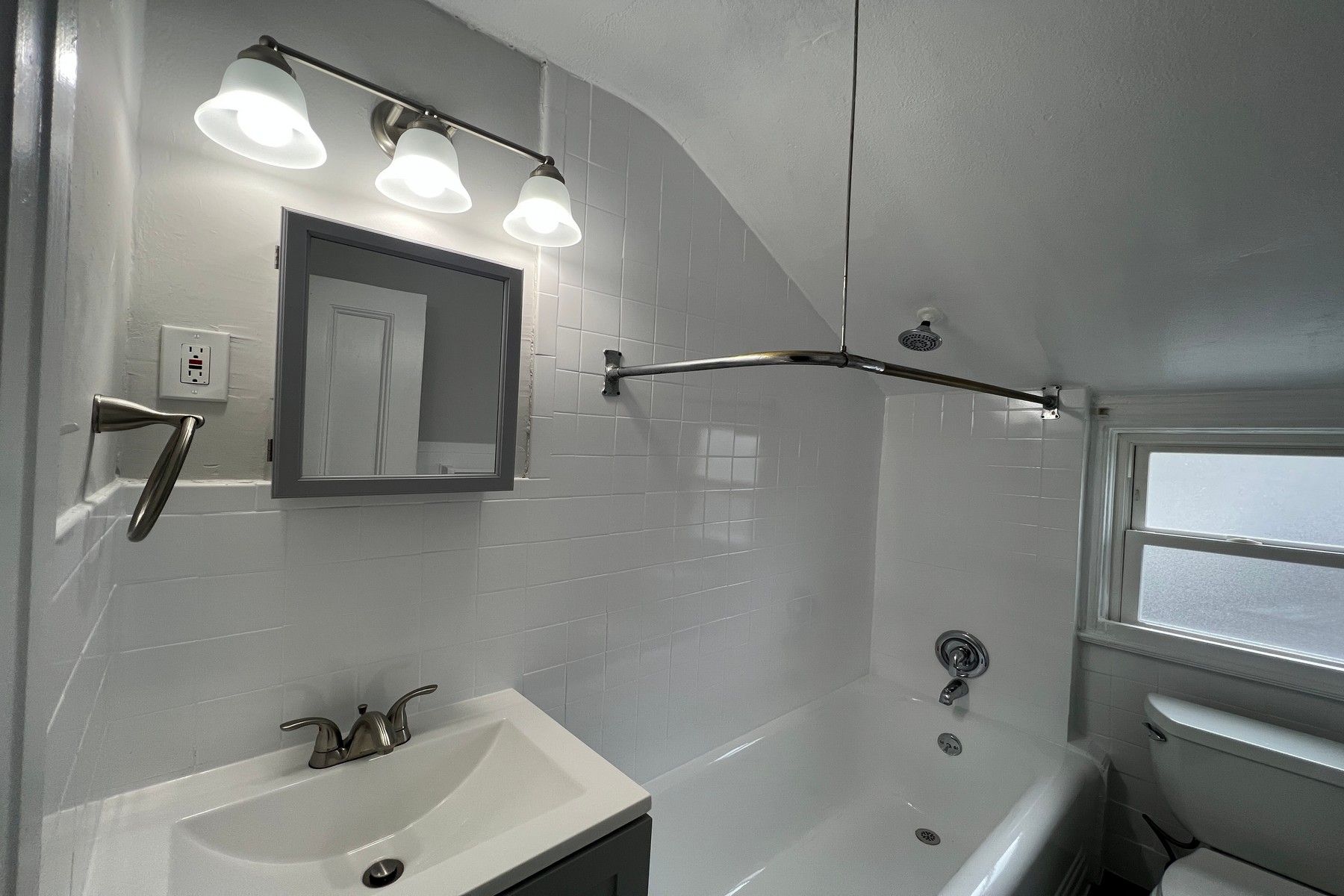 206 Bellevue Avenue Unit 3