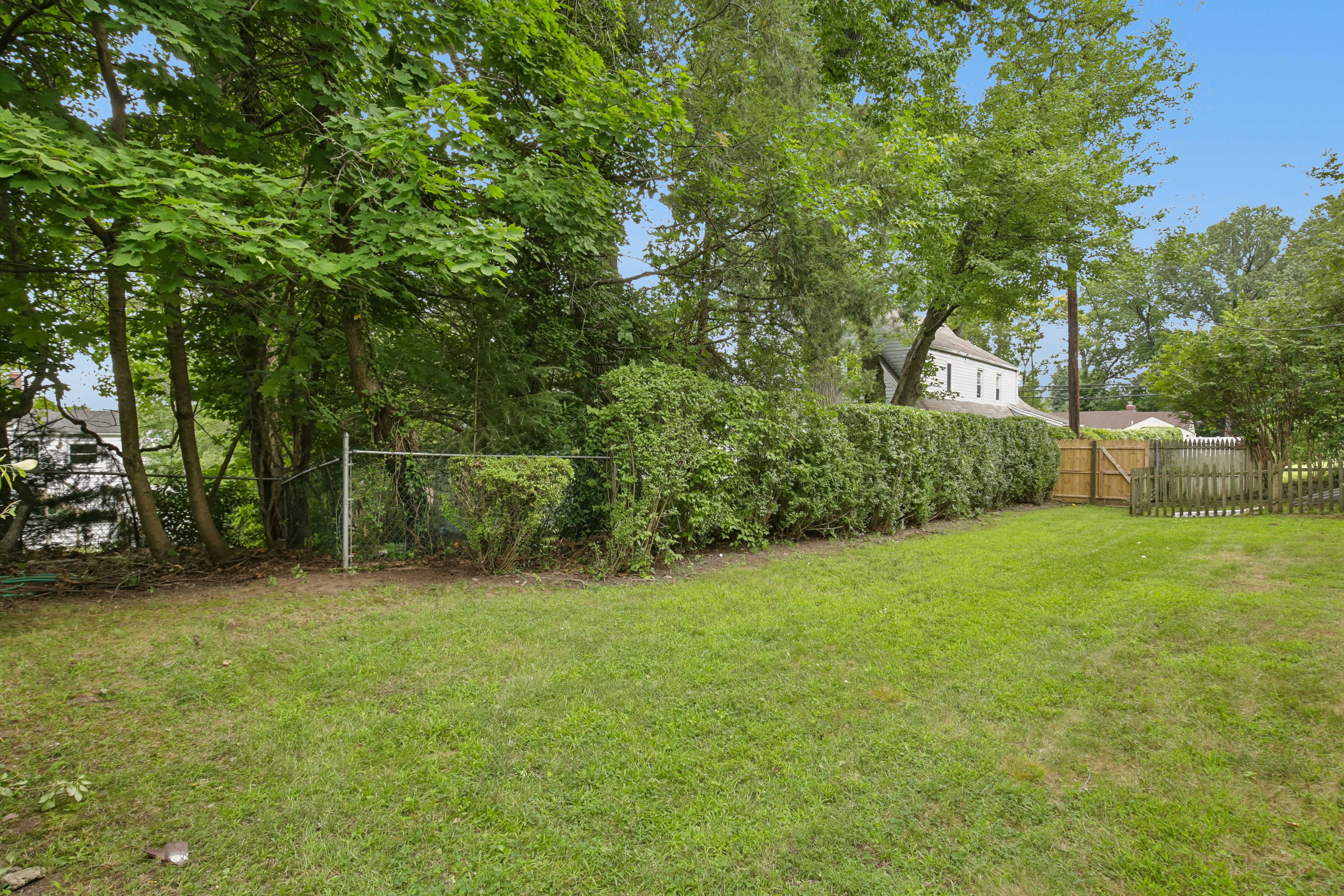 195 River Edge Road, 1 