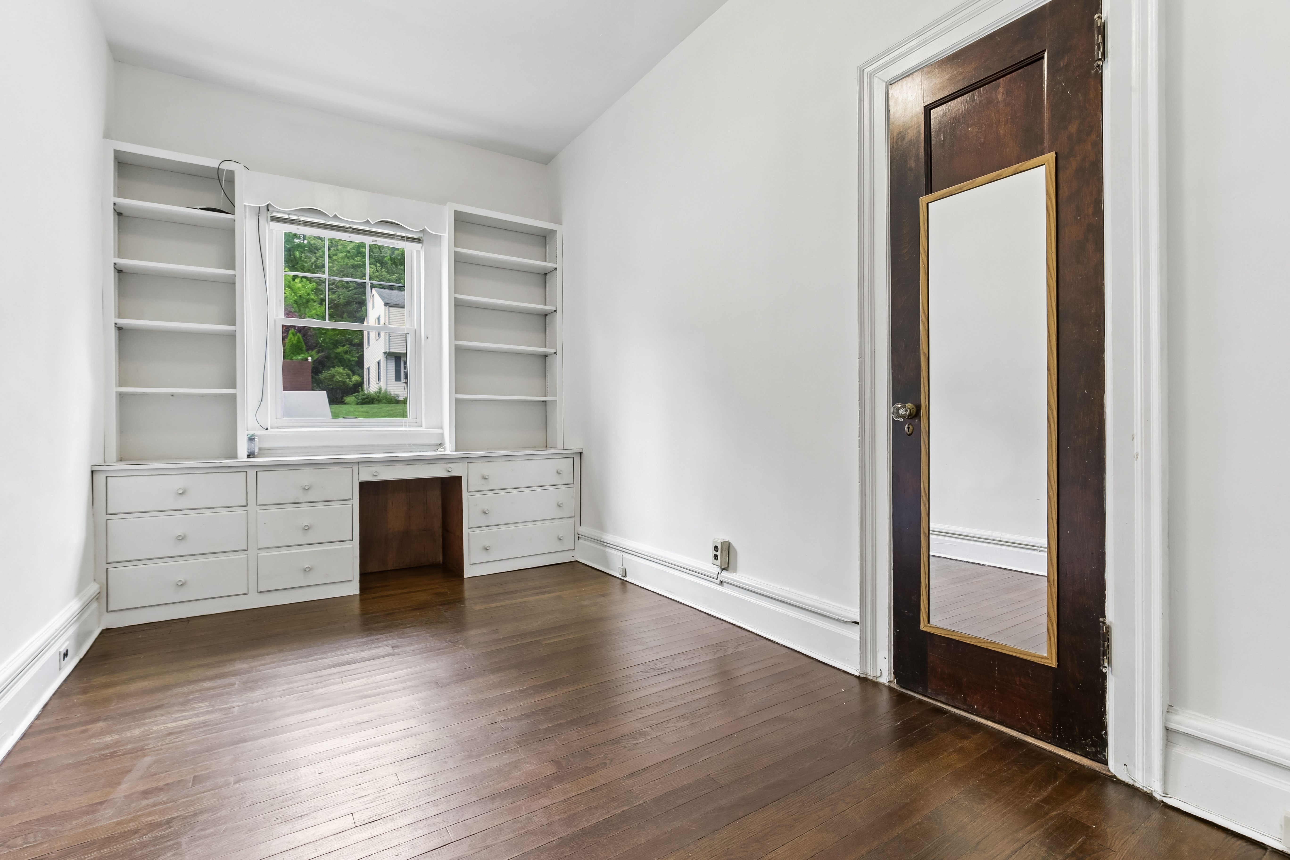 195 River Edge Road, 1 