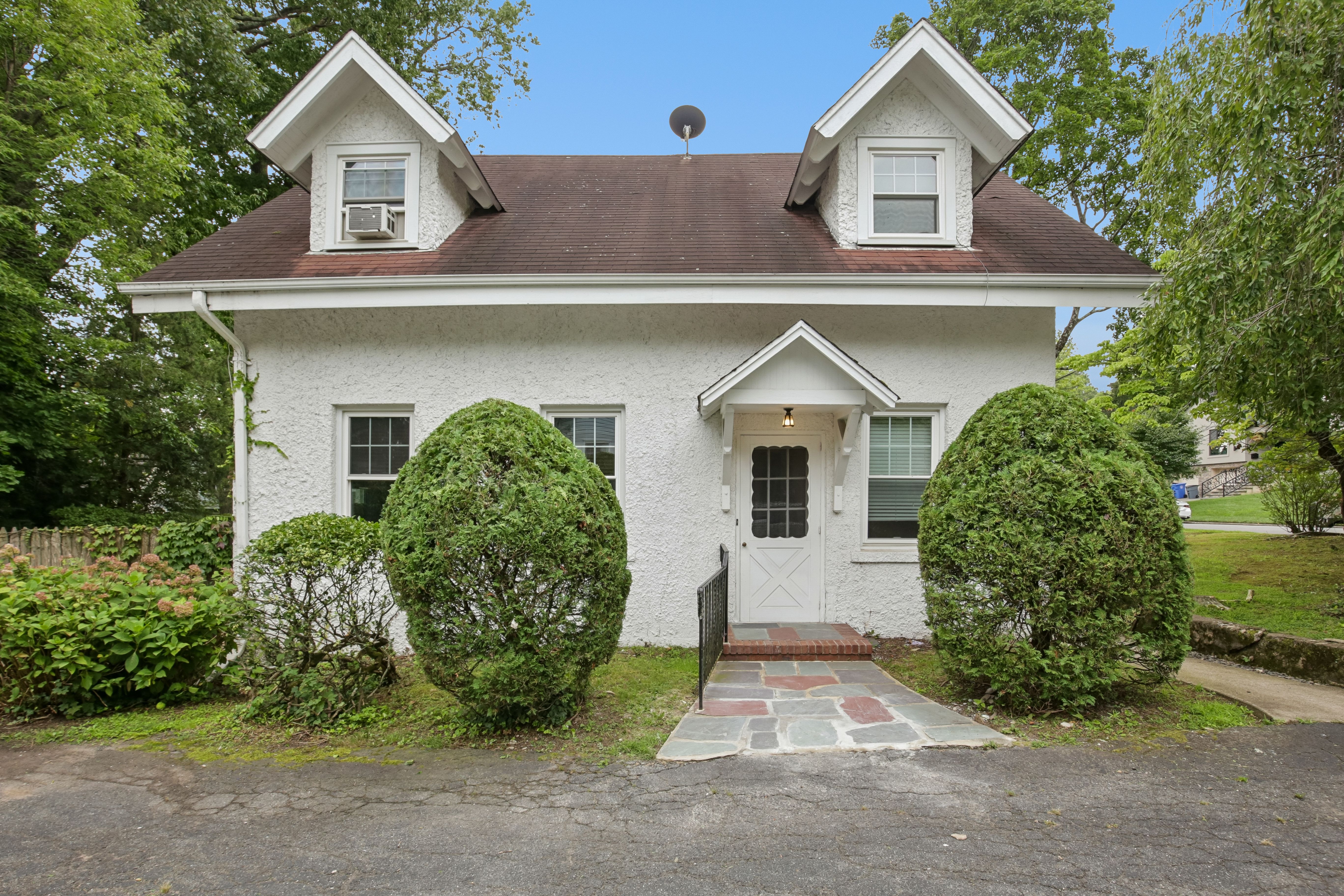 195 River Edge Road, 1 