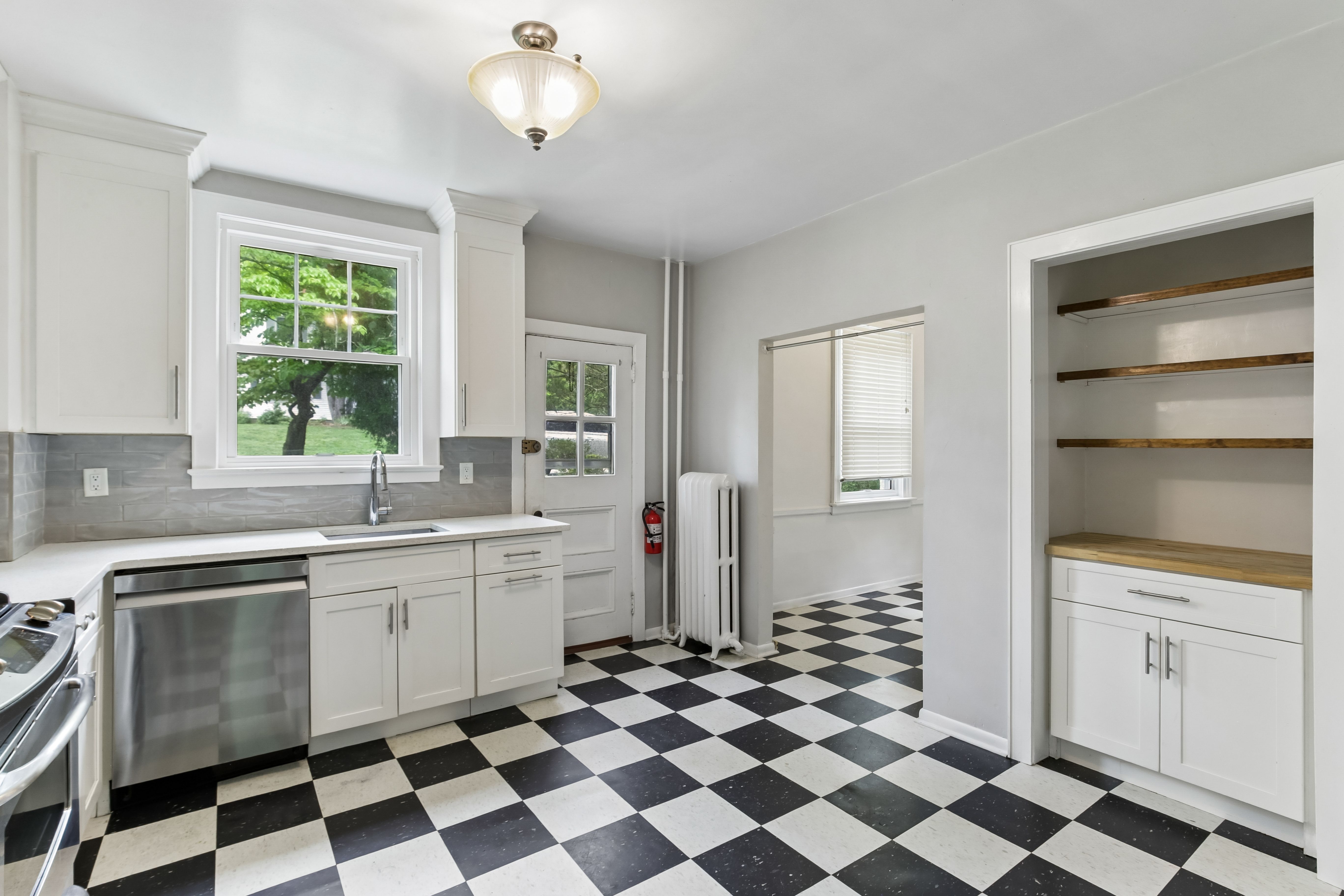 195 River Edge Road, 1 