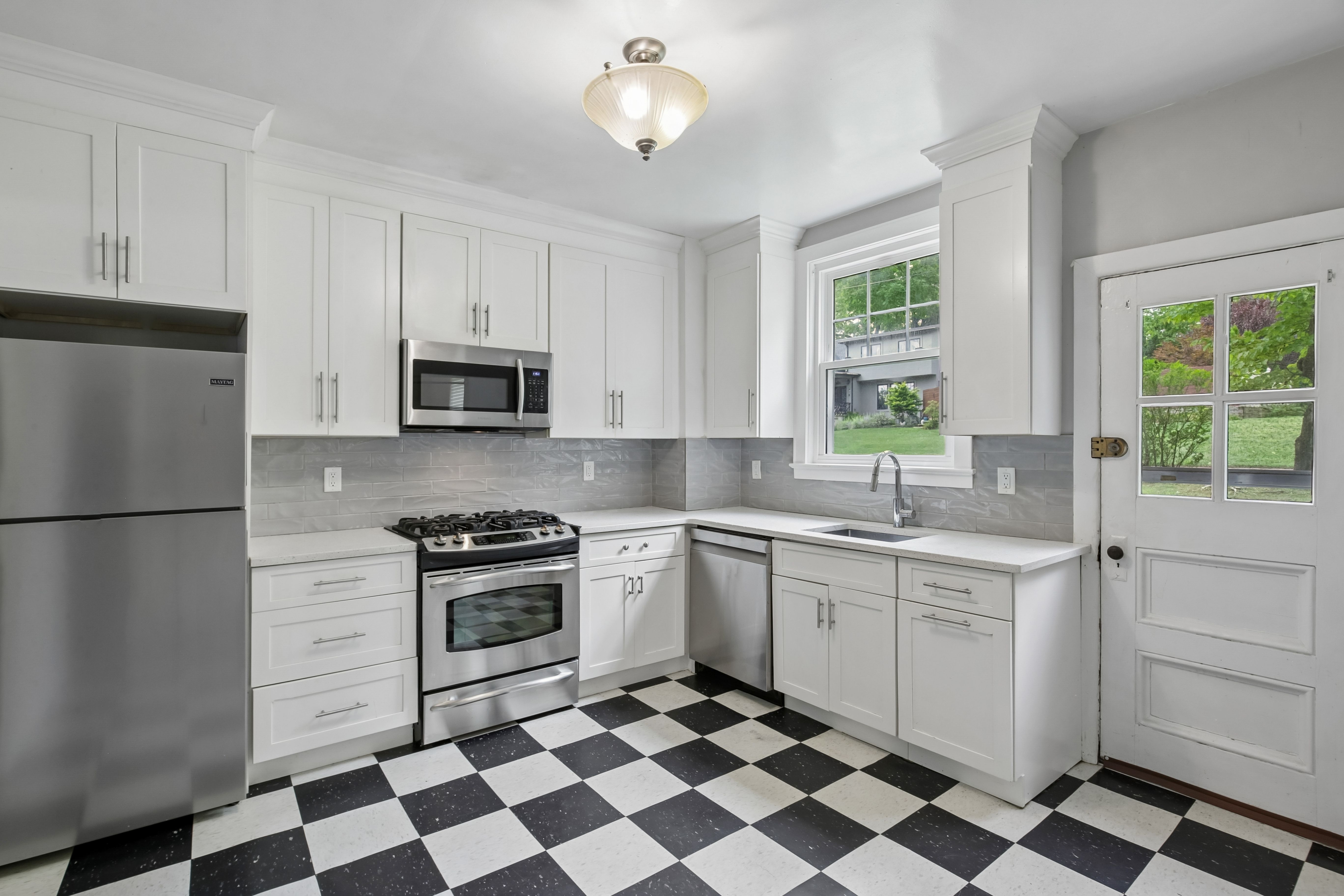 195 River Edge Road, 1 