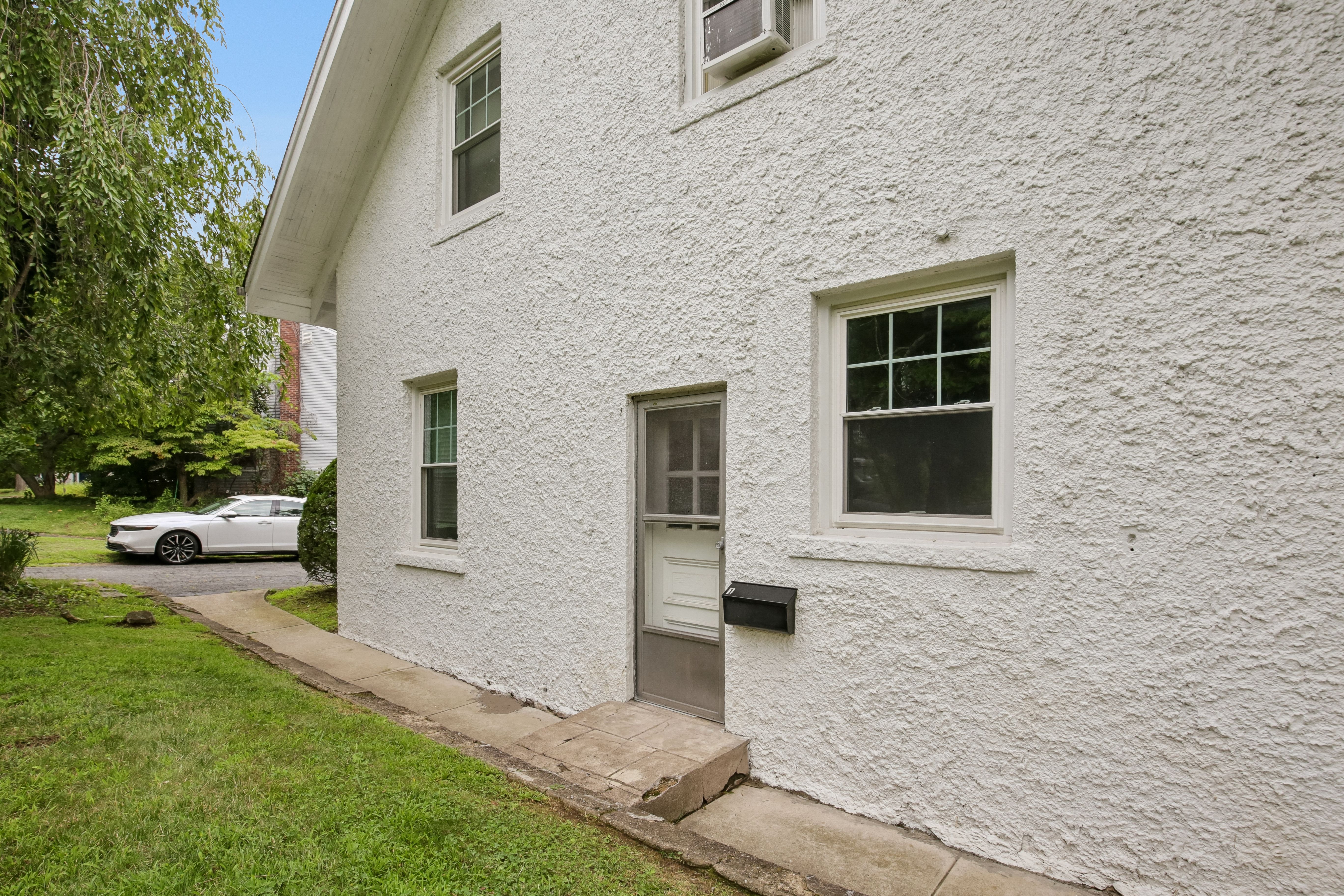 195 River Edge Road, 1 