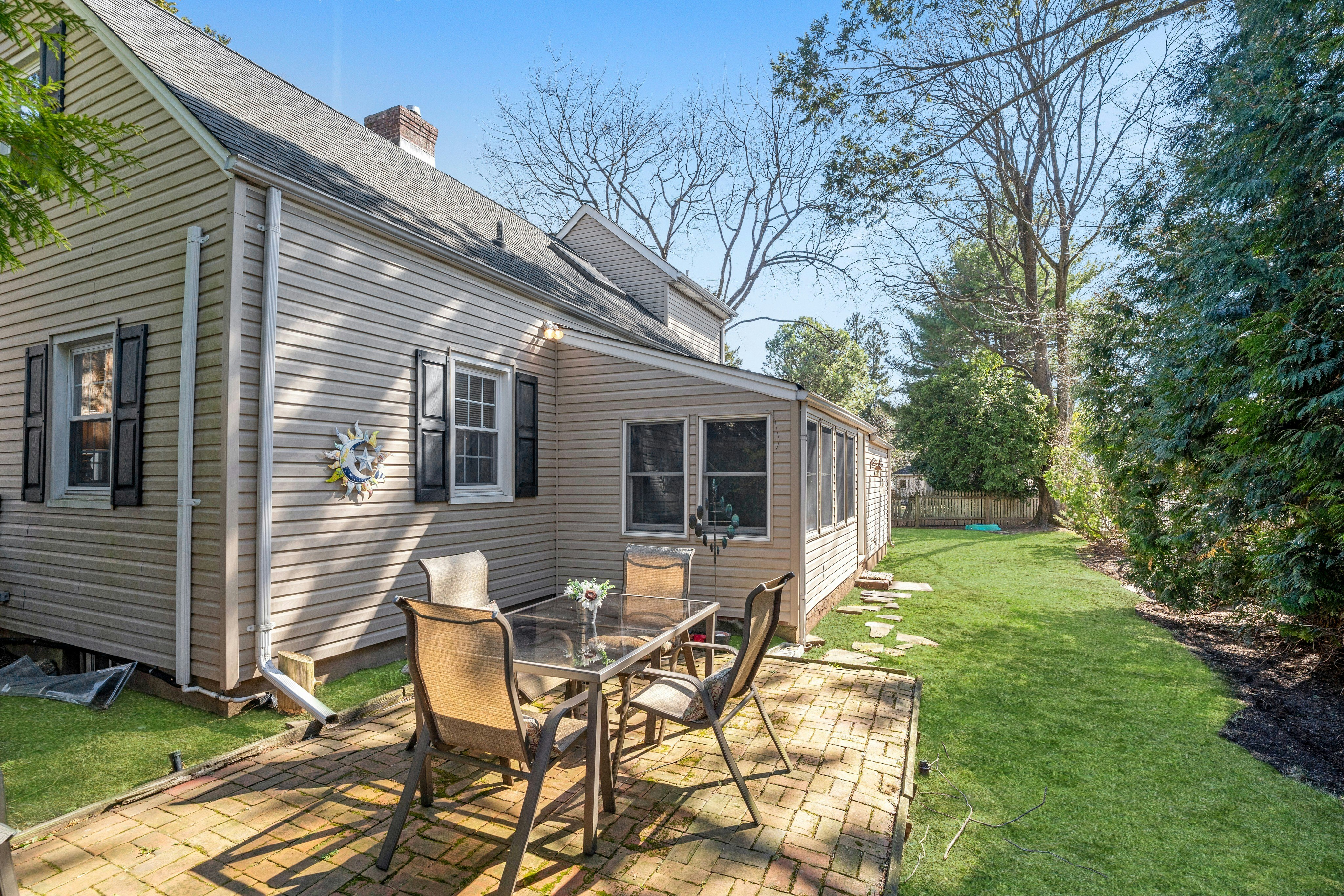 412 Oxford Court 
