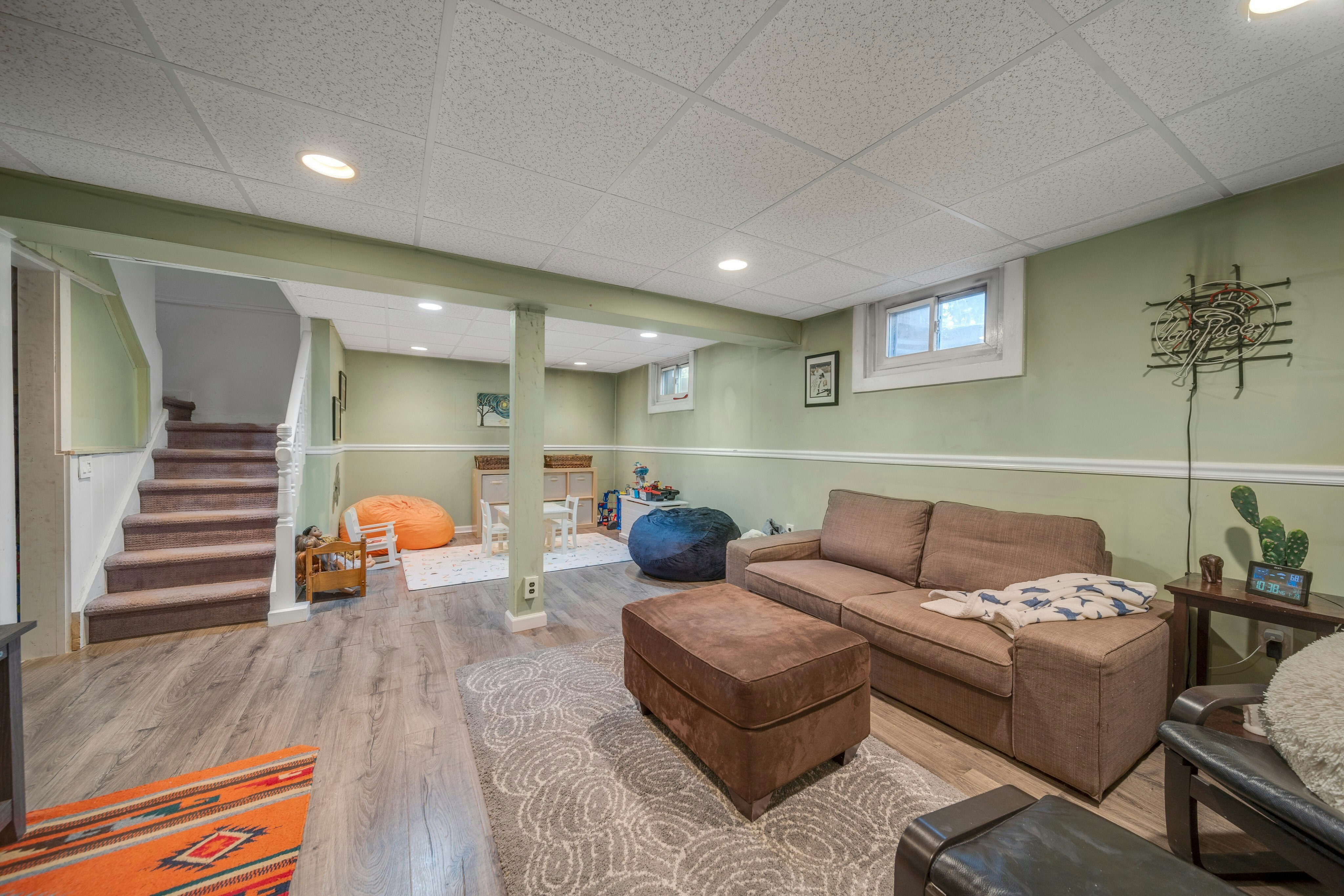 412 Oxford Court 