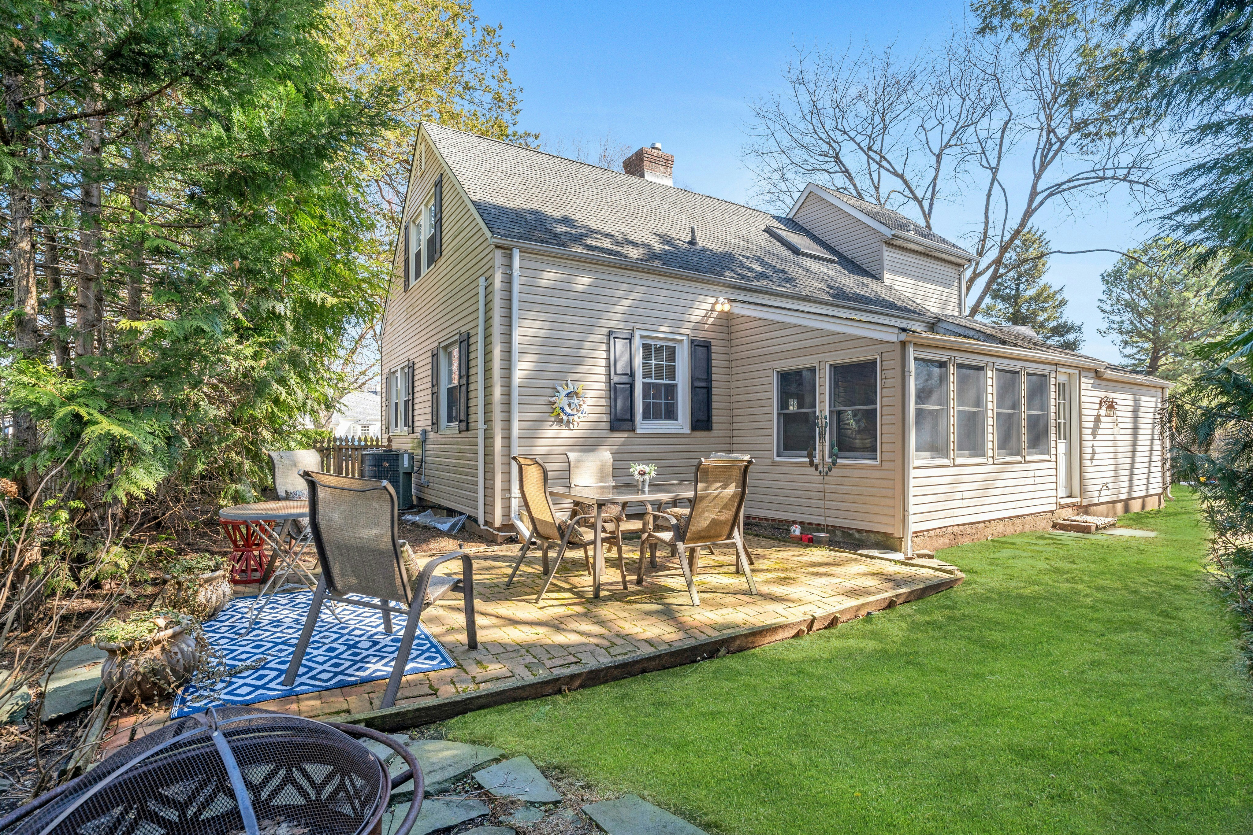 412 Oxford Court 