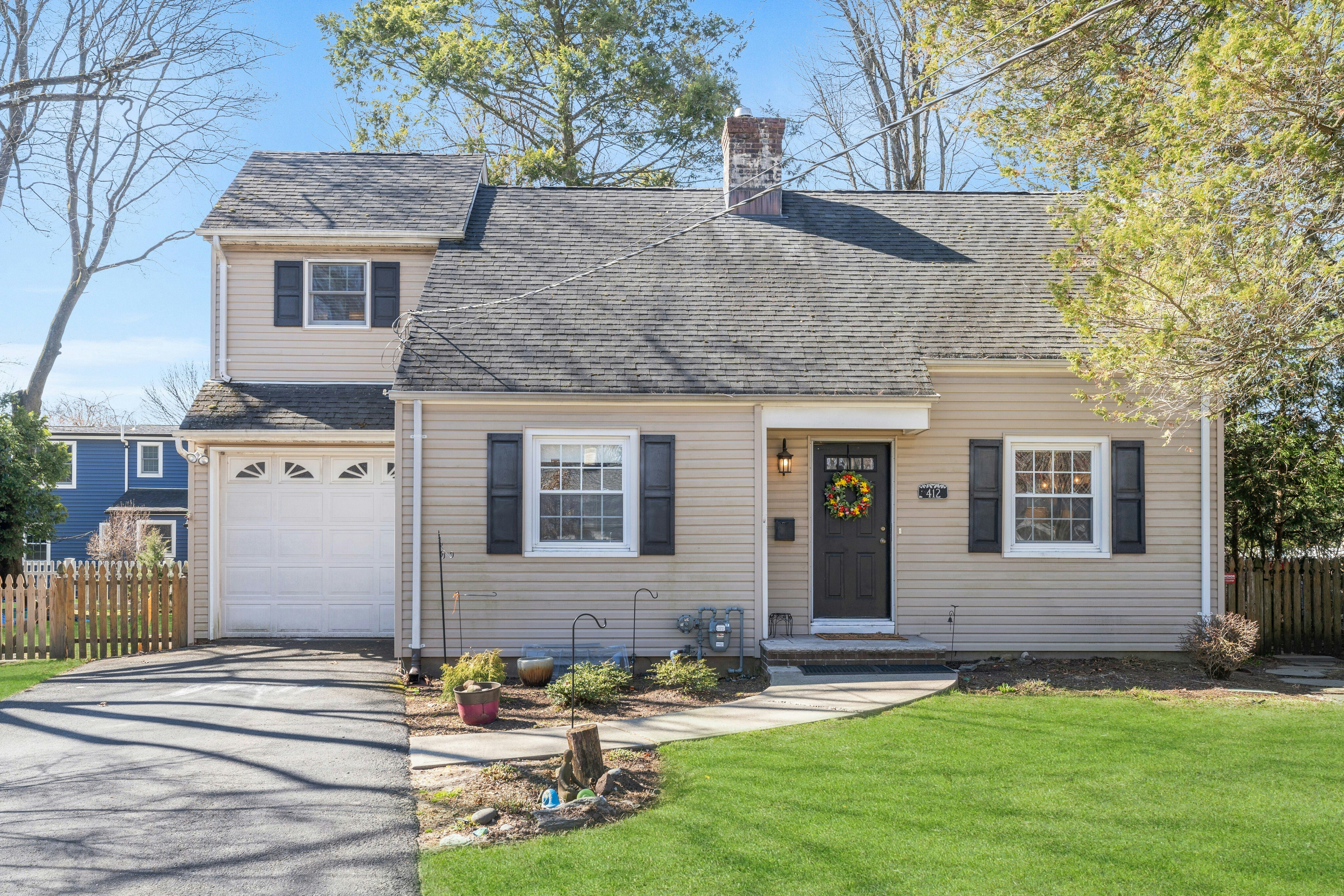 412 Oxford Court 