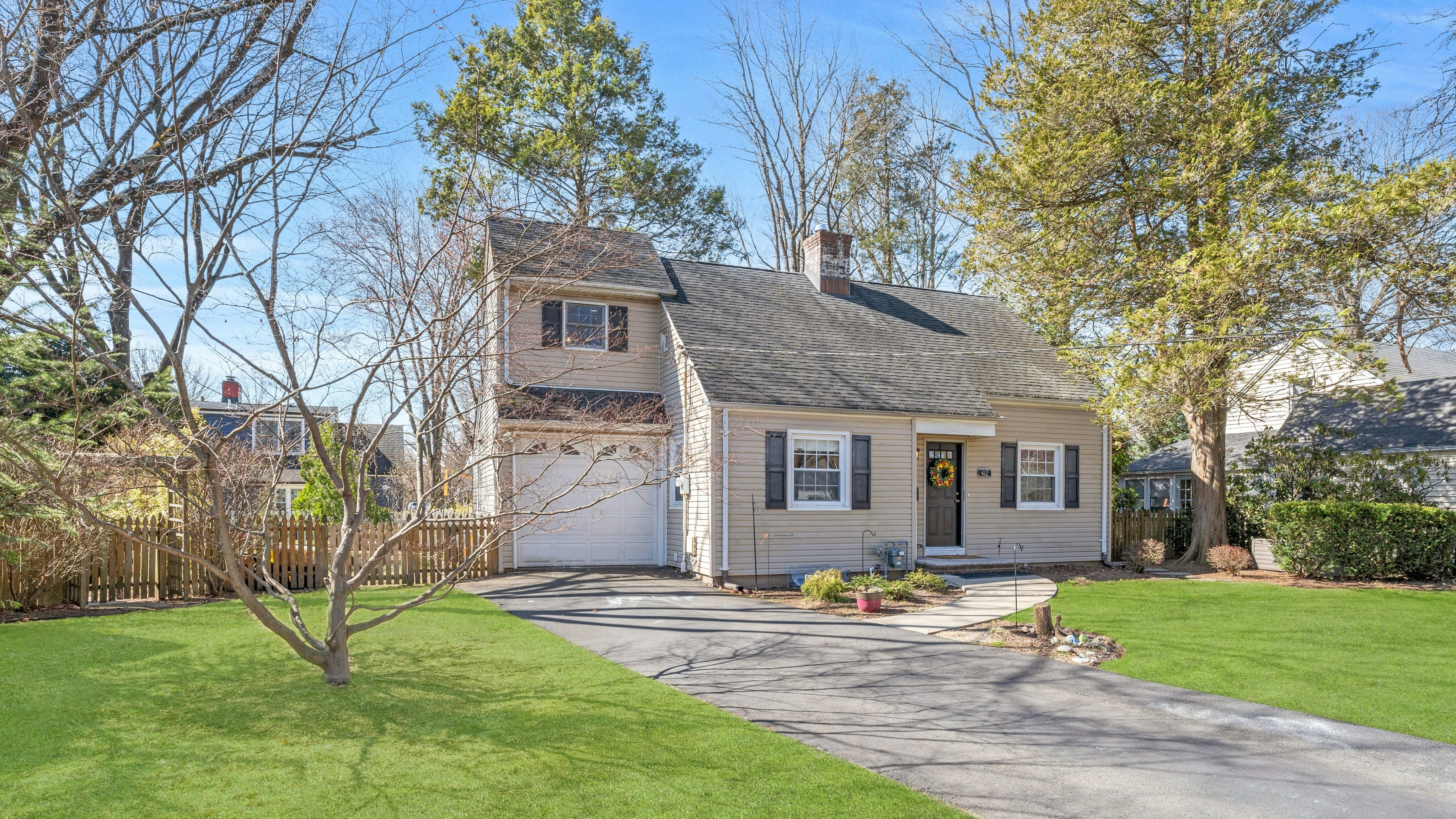 412 Oxford Court 