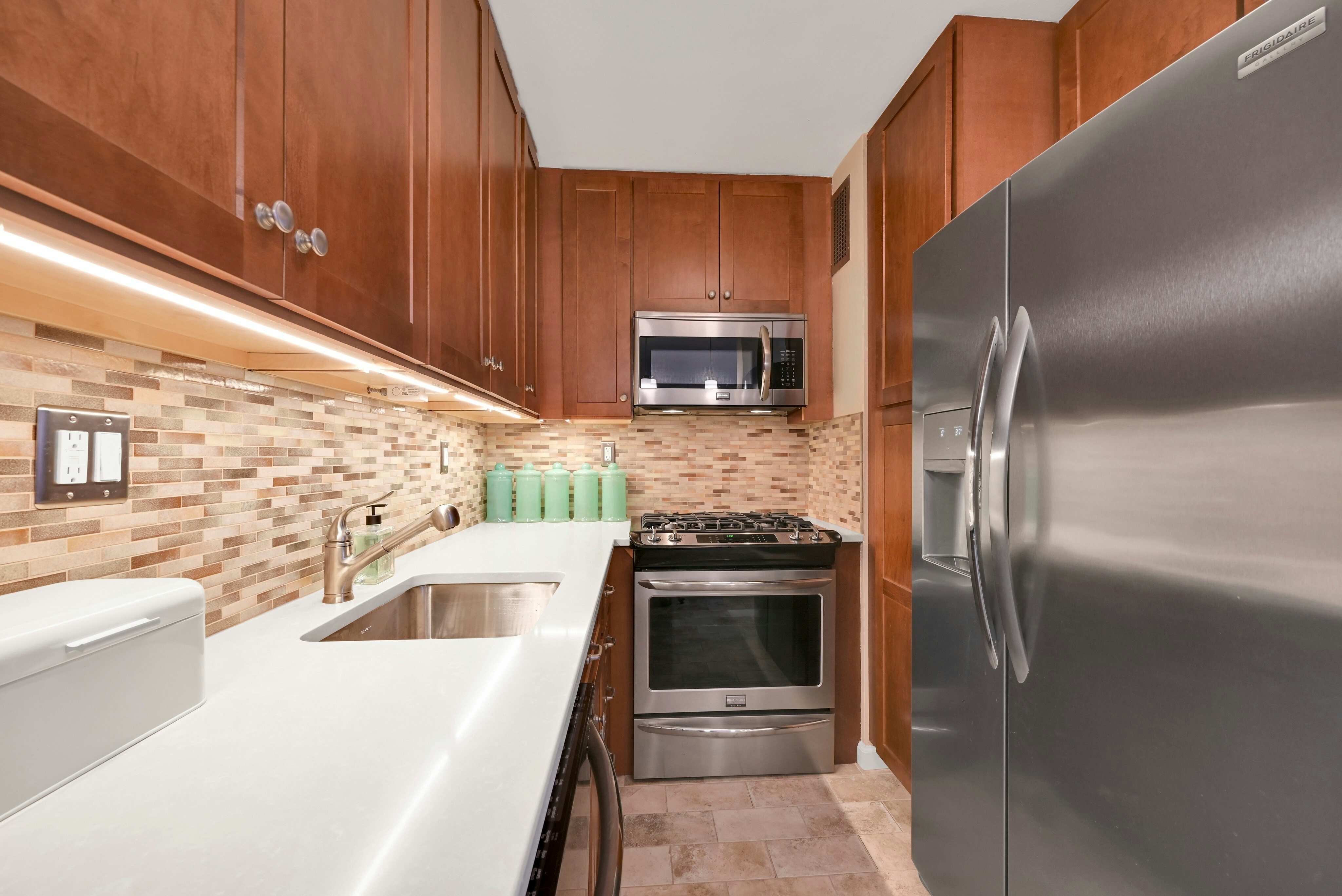 2000 Linwood Avenue #18B 