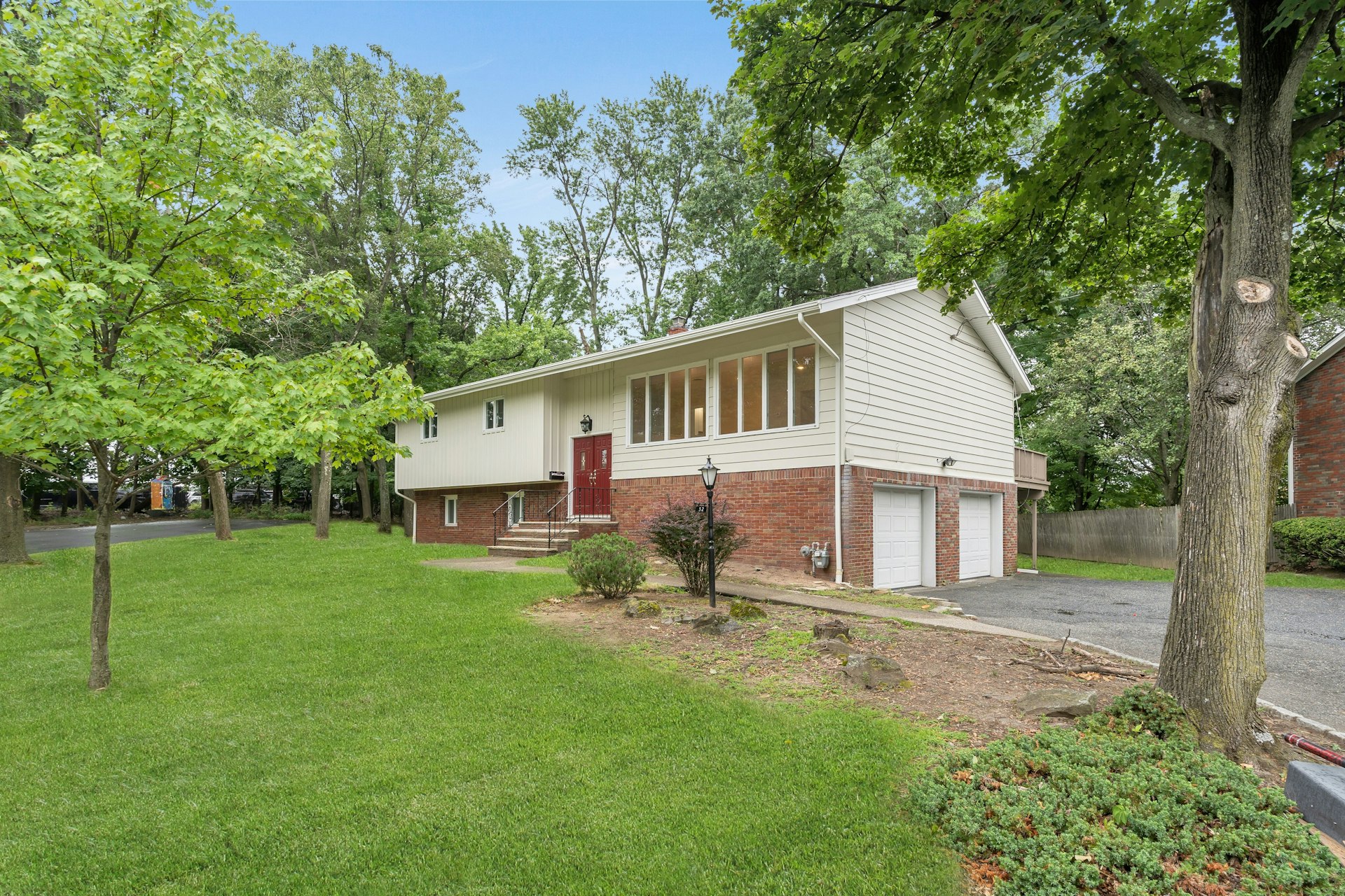 32 Rock Road 