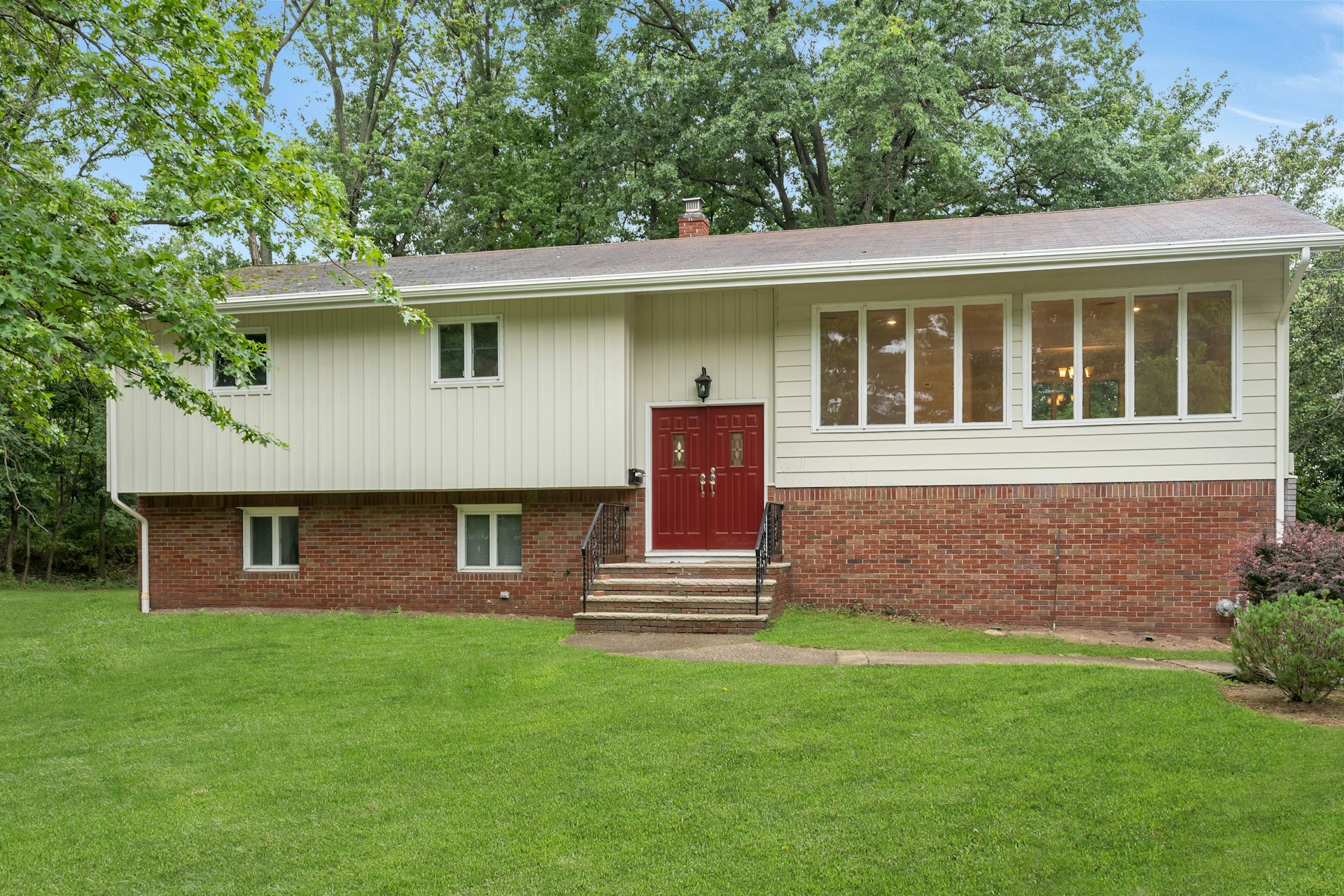 32 Rock Road 