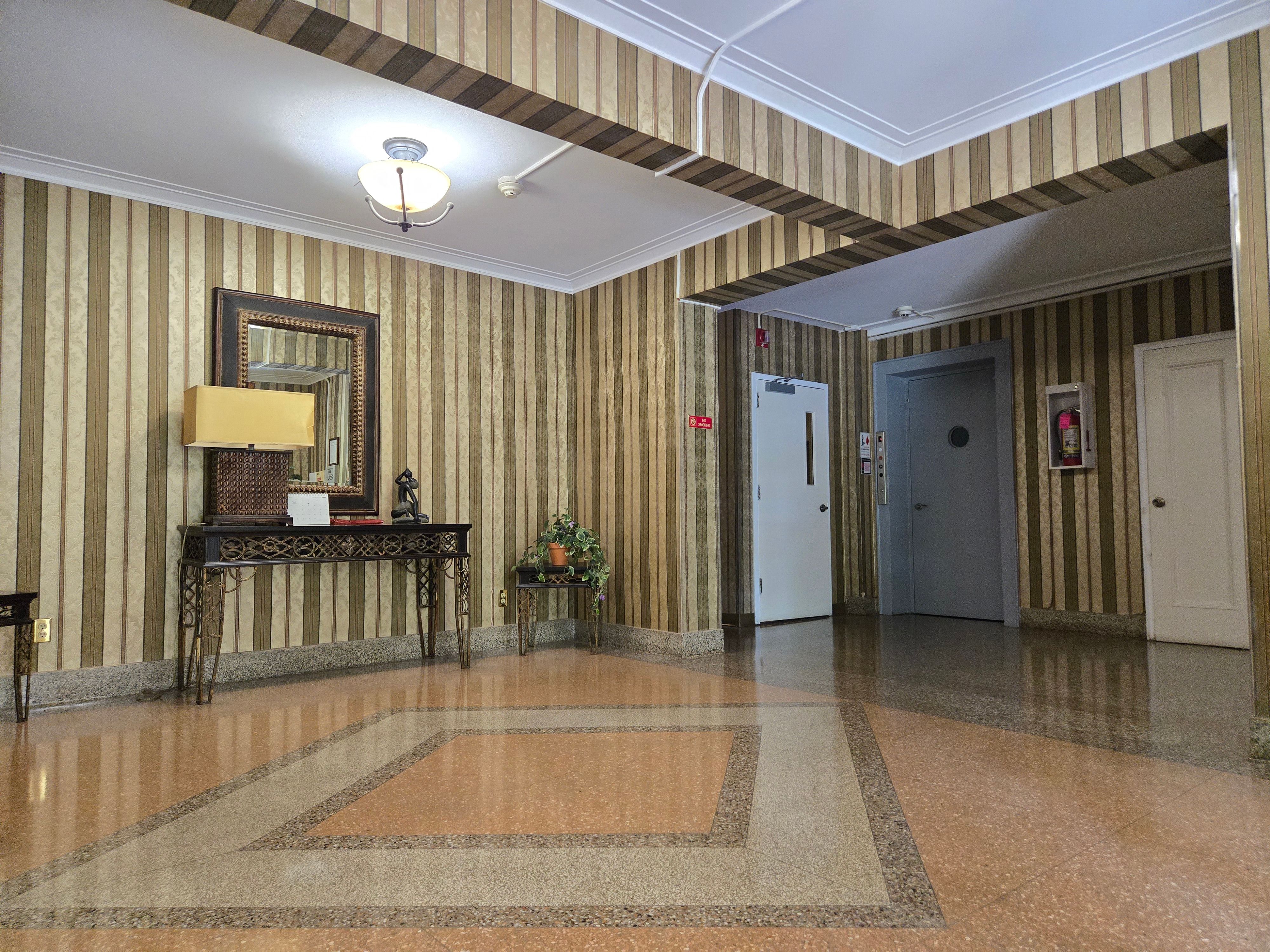 2330 Linwood Ave #1F 