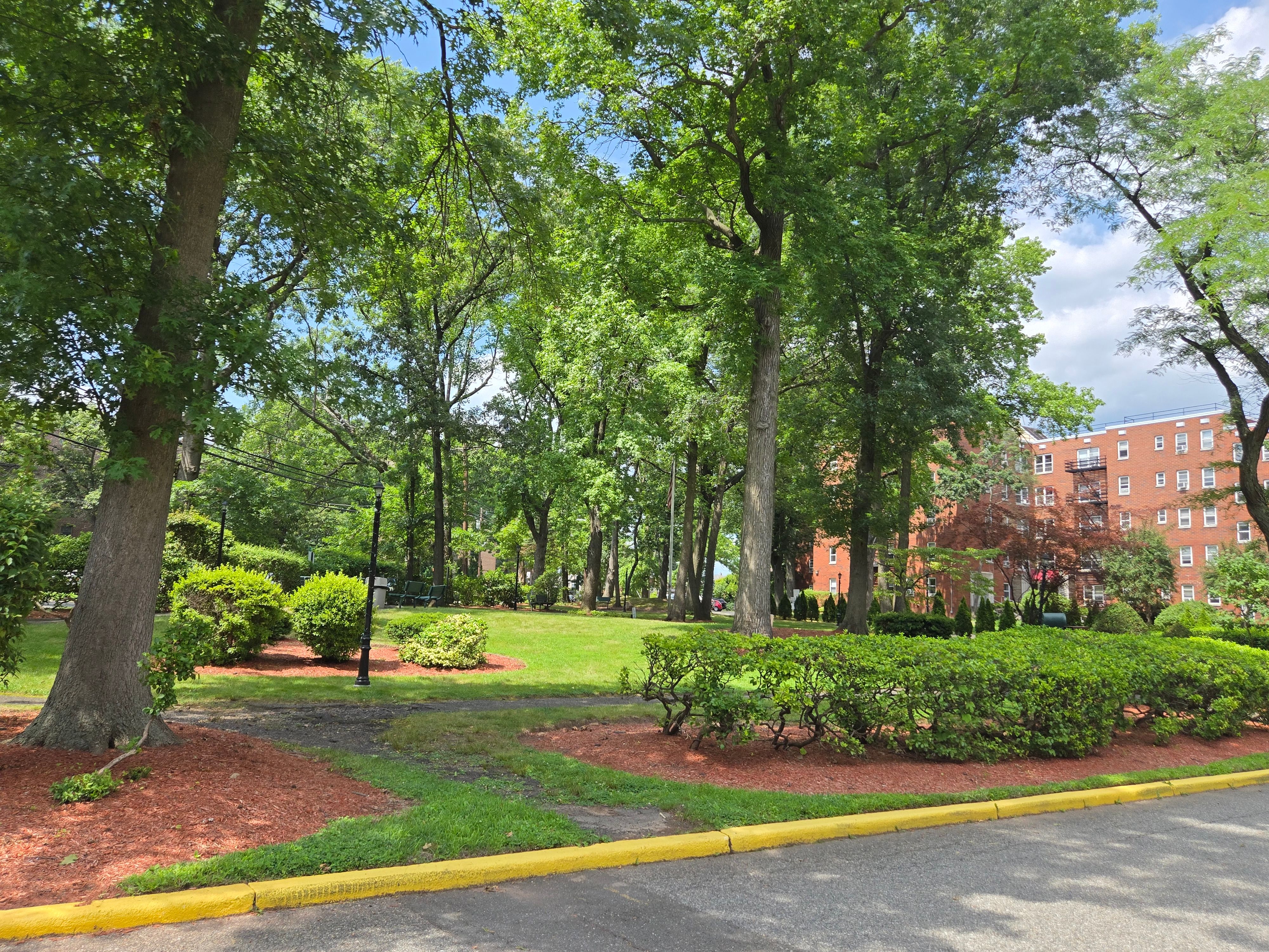 2330 Linwood Ave #1F 