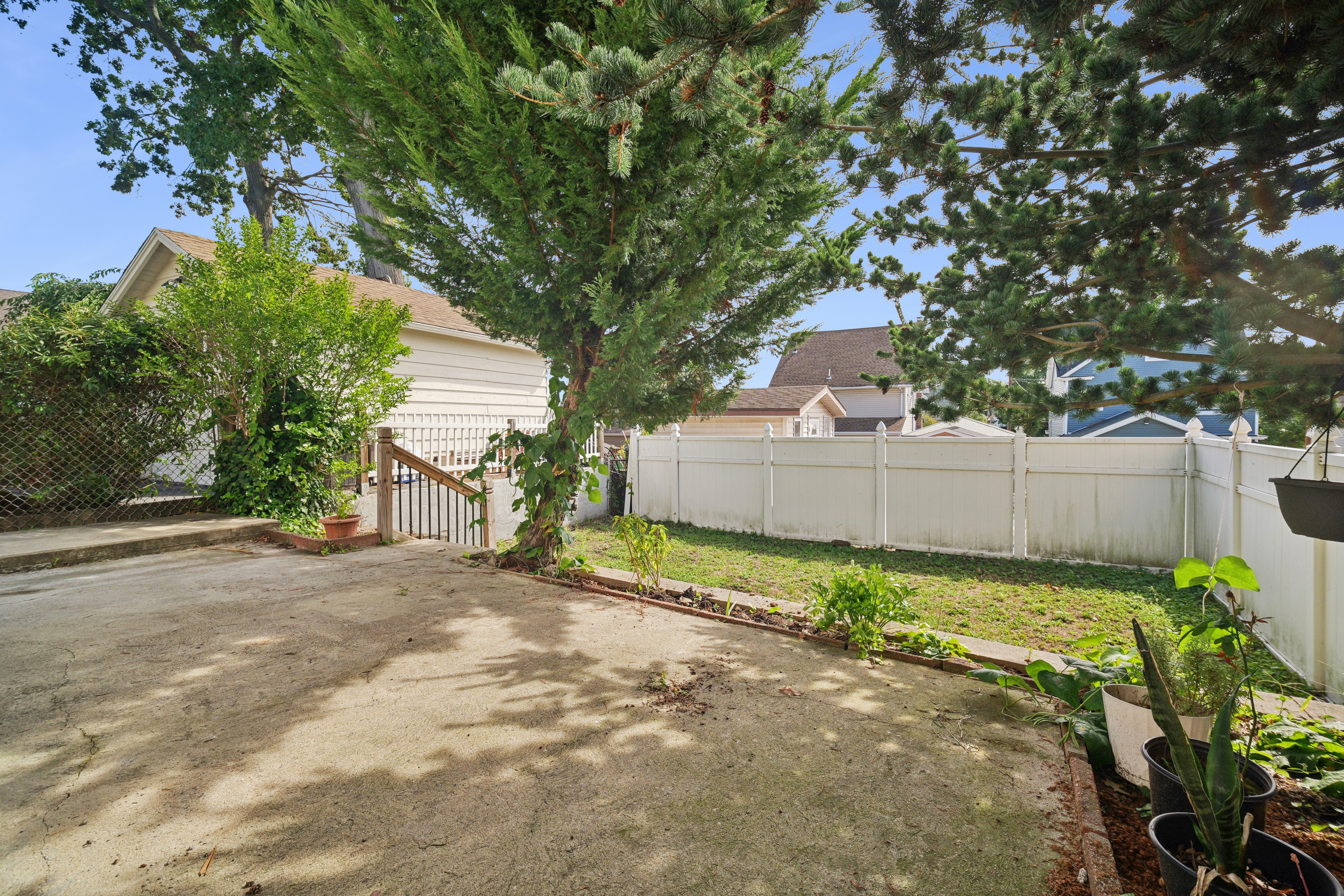 436 DeWitt Ave 