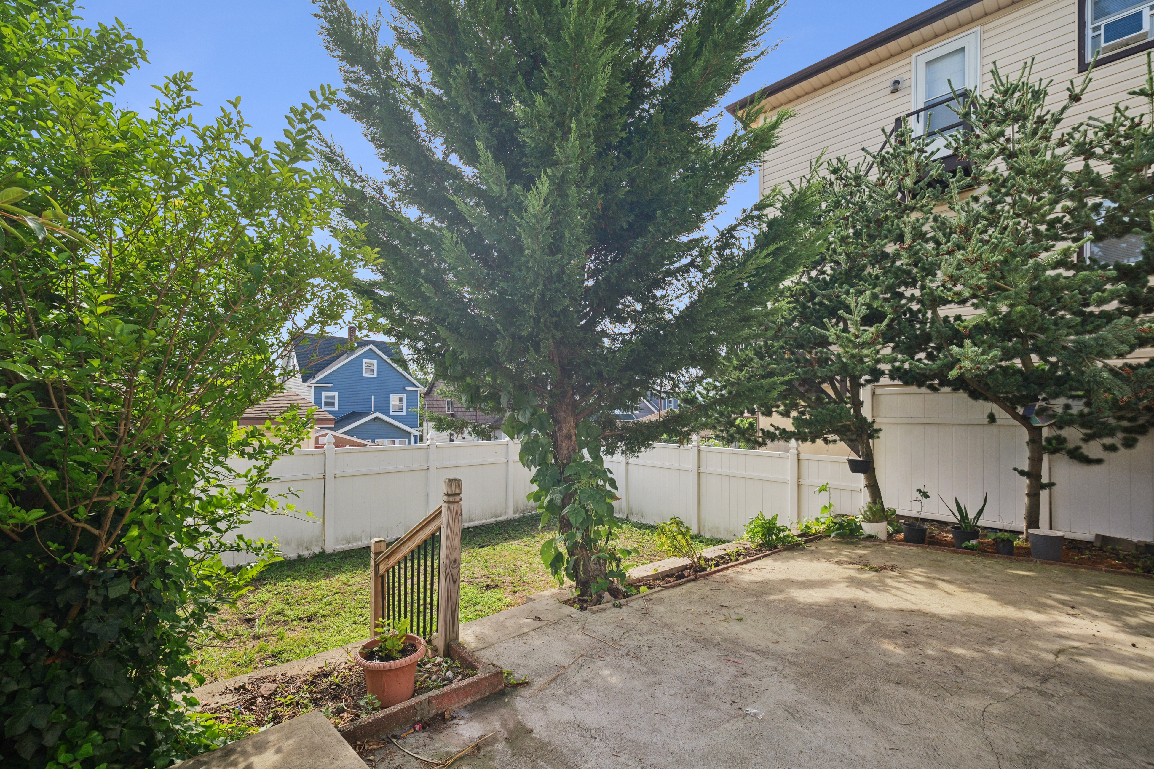 436 DeWitt Ave 