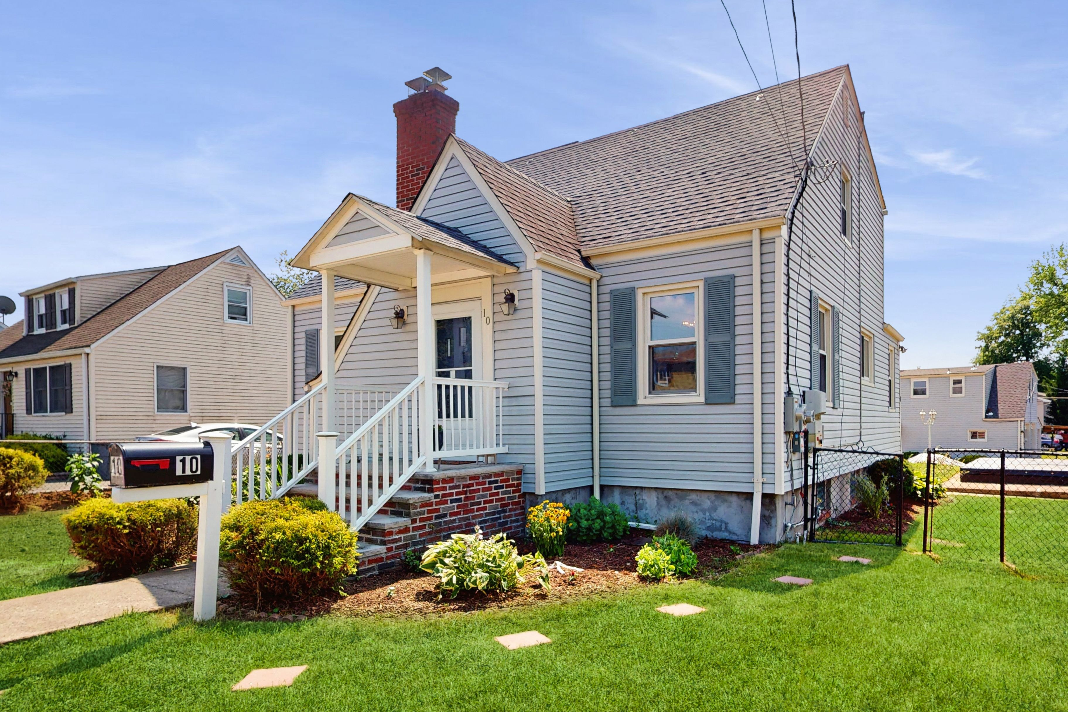 10 Ridgedale Avenue West 