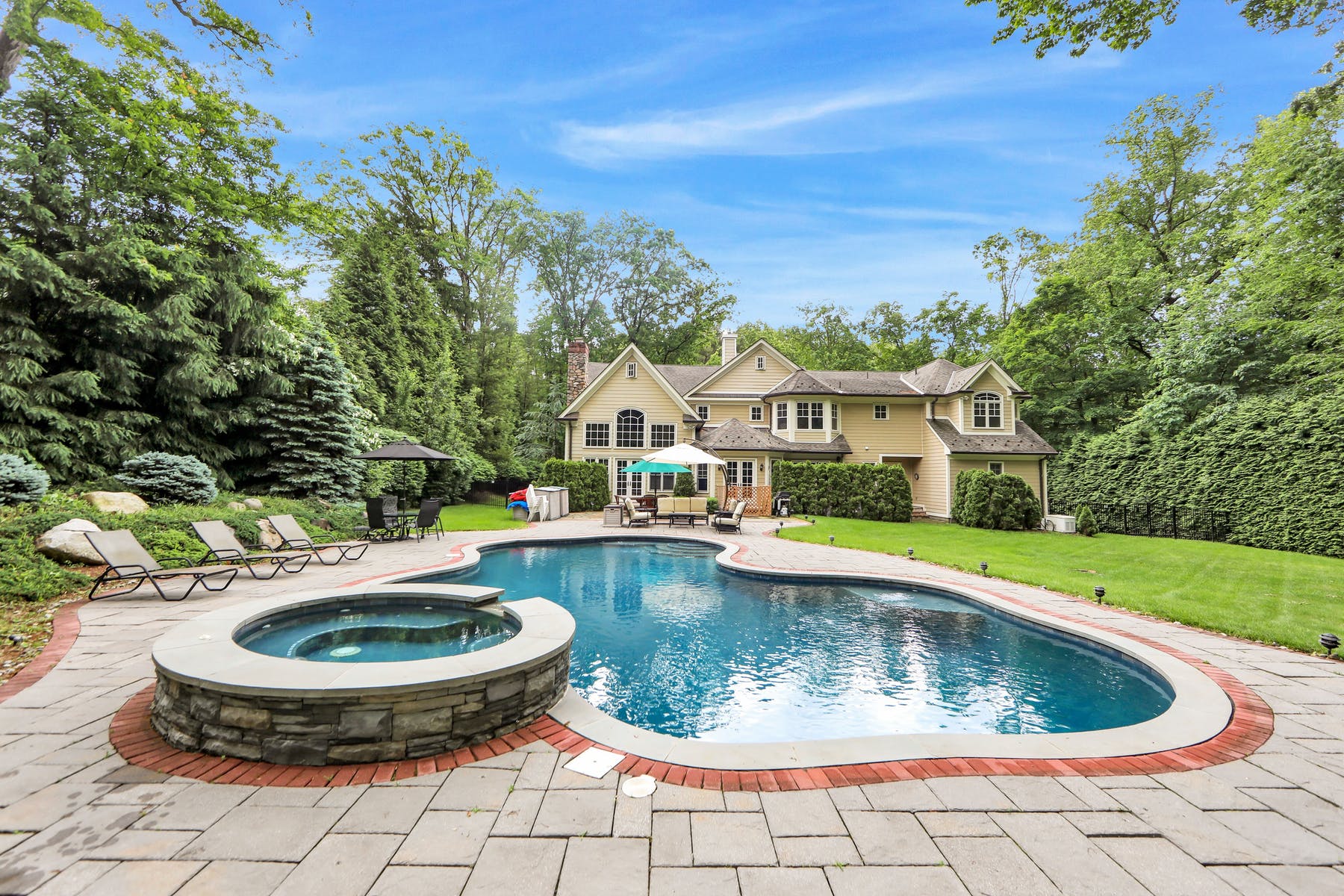 15 Sleepy Hollow Rd 