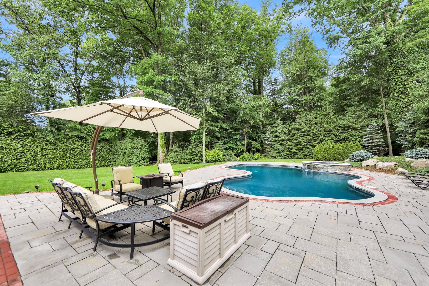 15 Sleepy Hollow Rd 