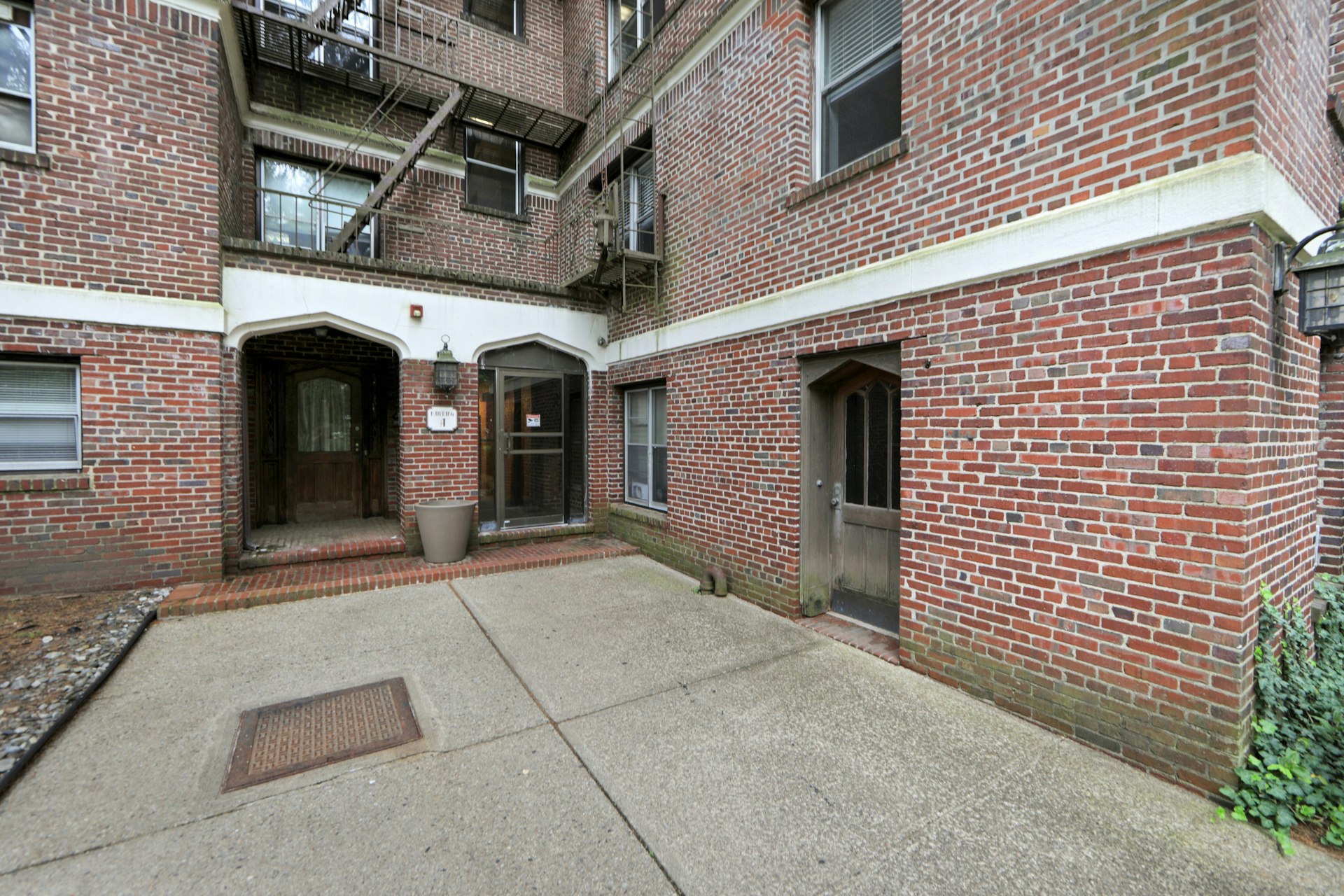 100 East Palisade Avenue 