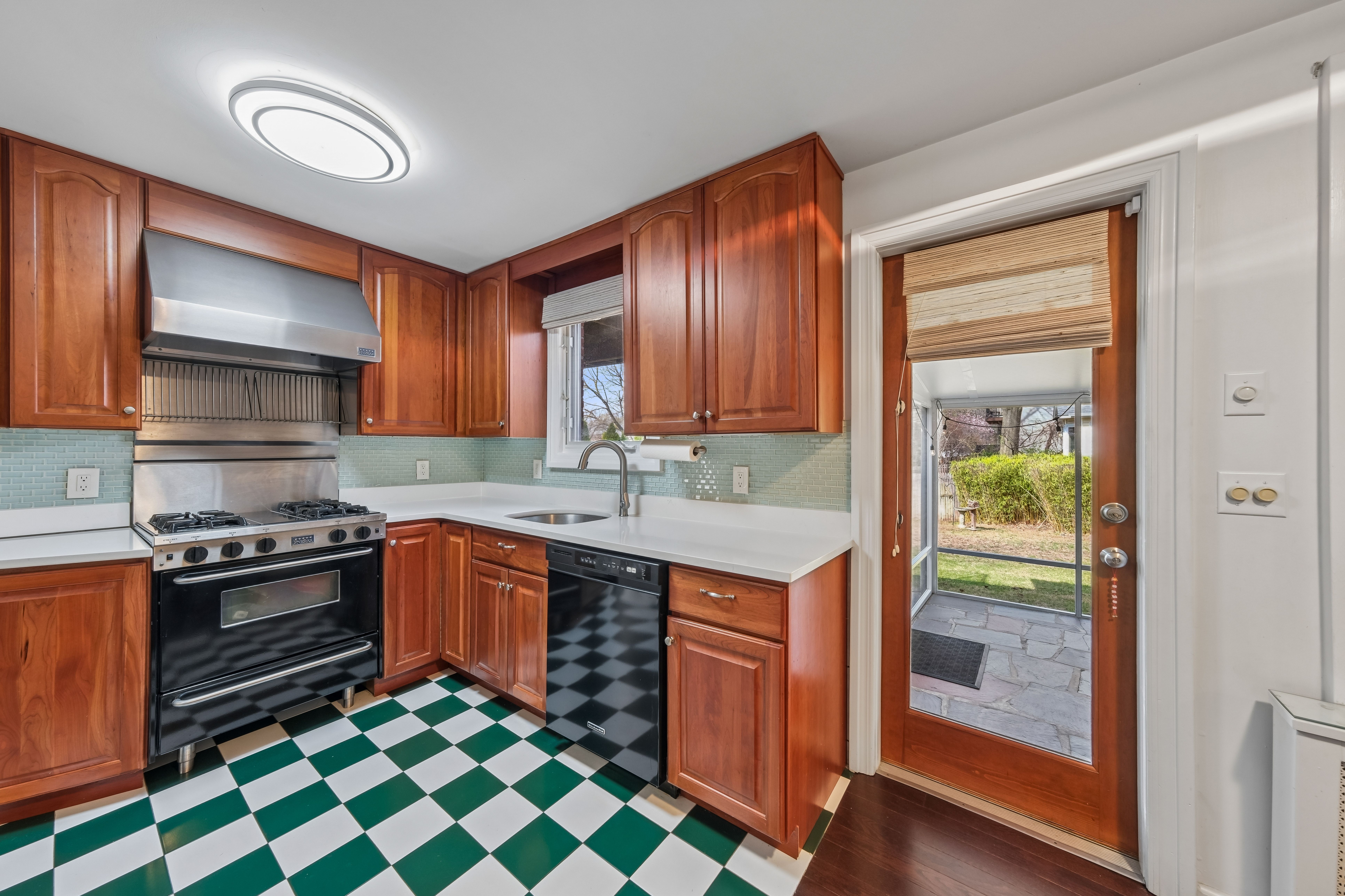 453 Fort Lee Road 