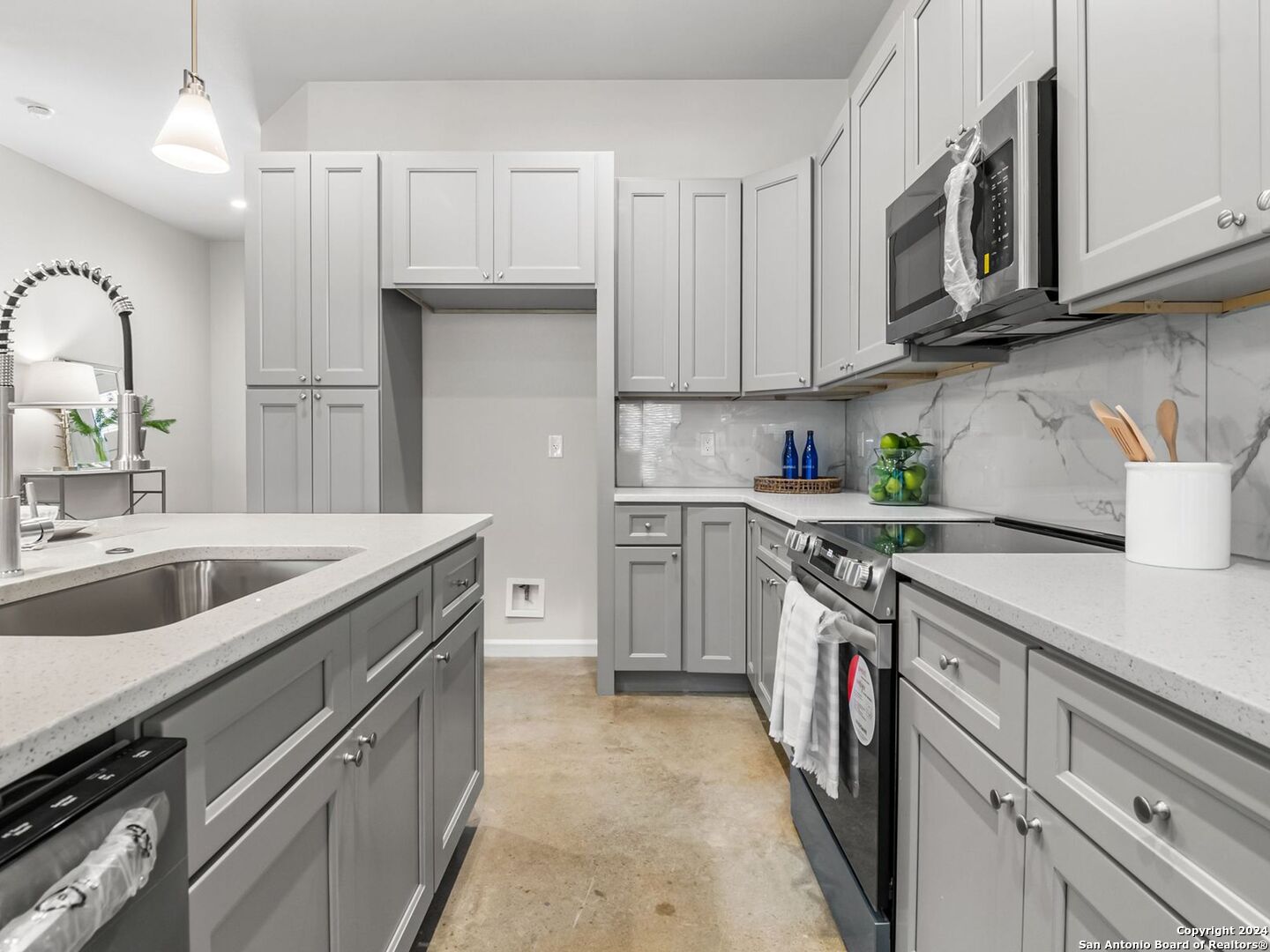 1002 MORNINGSIDE DRIVE 4