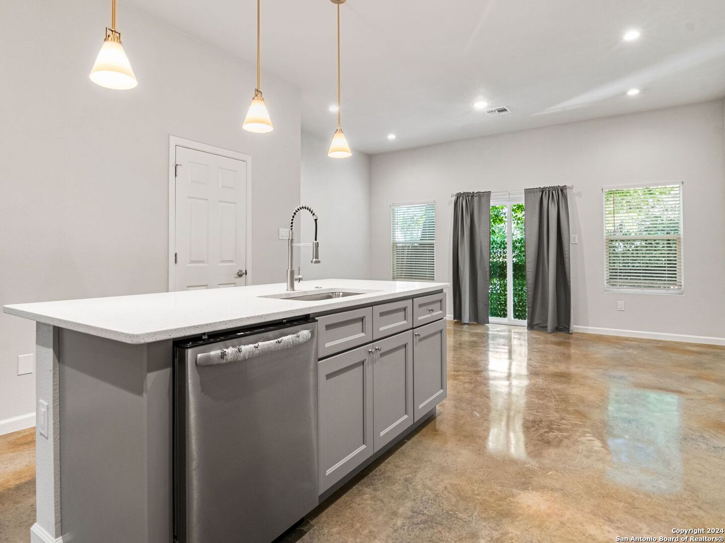 1002 MORNINGSIDE DRIVE 5