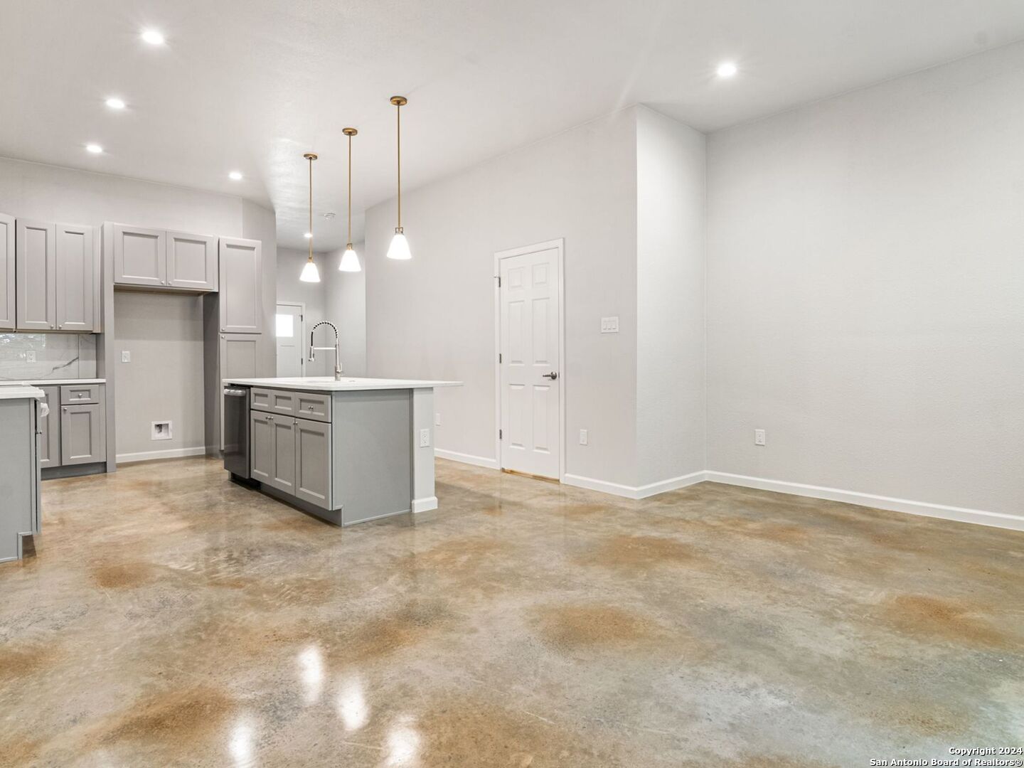1002 MORNINGSIDE DRIVE 5