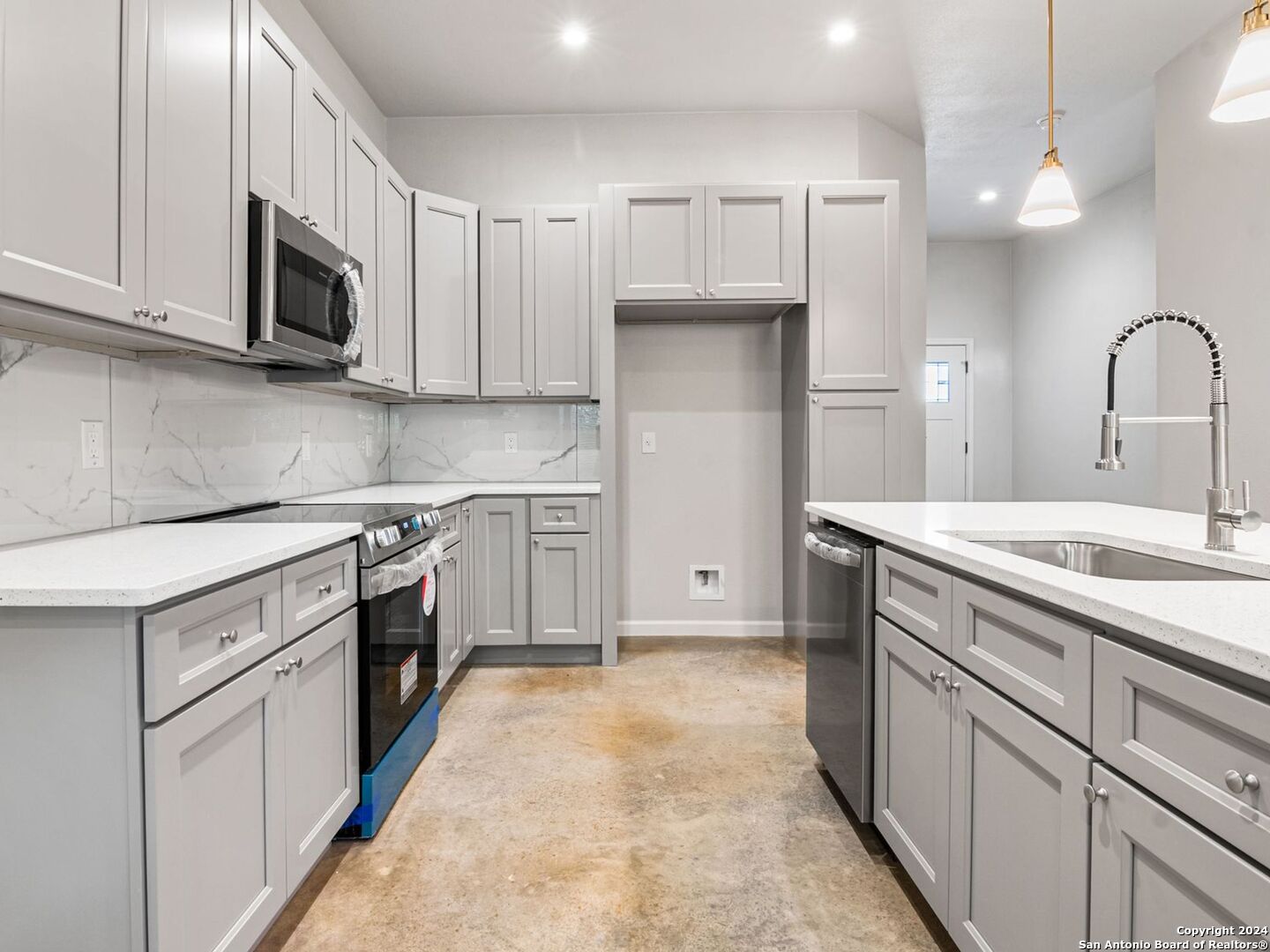 1002 MORNINGSIDE DRIVE 5
