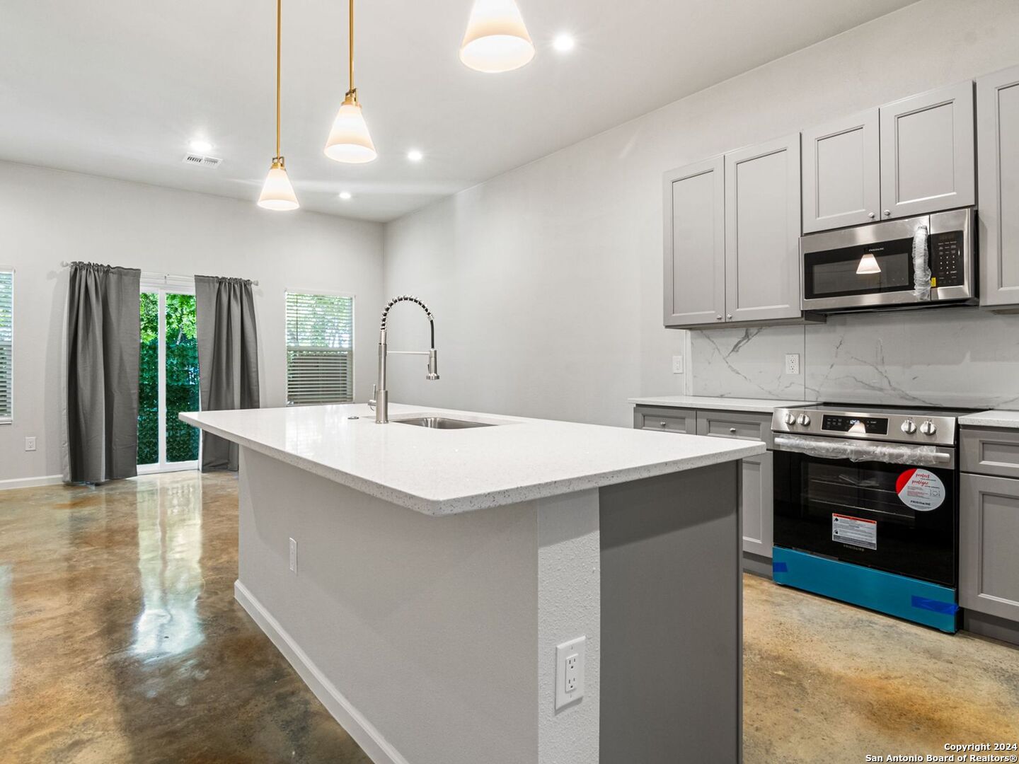 1002 MORNINGSIDE DRIVE 5