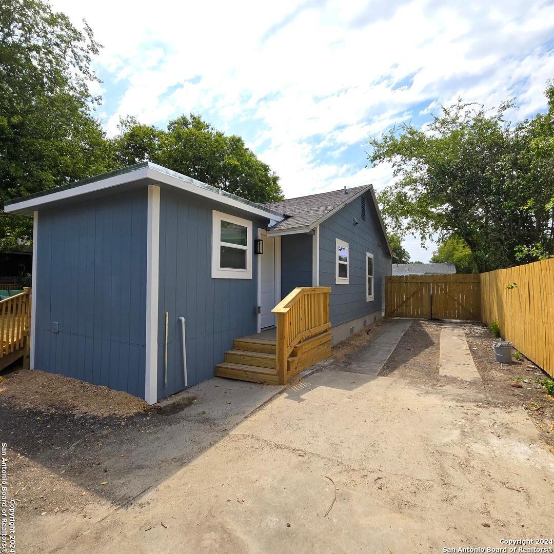 411 Hermine Blvd