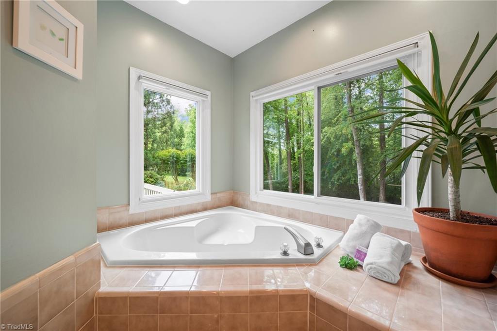 3806 Rockingham Road S