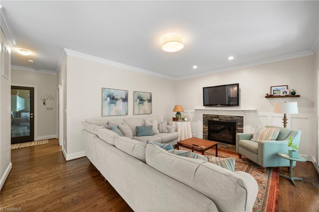 3806 Rockingham Road S