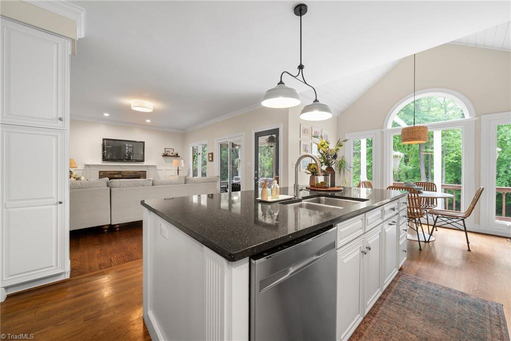 3806 Rockingham Road S