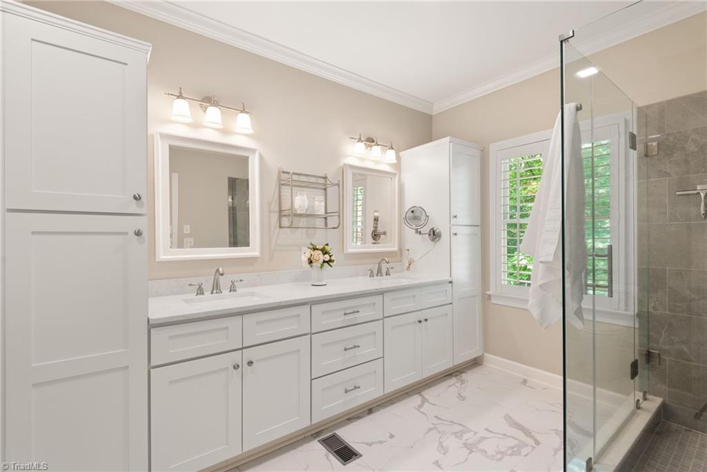 5021 Meadow Hill Court, Winston-Salem