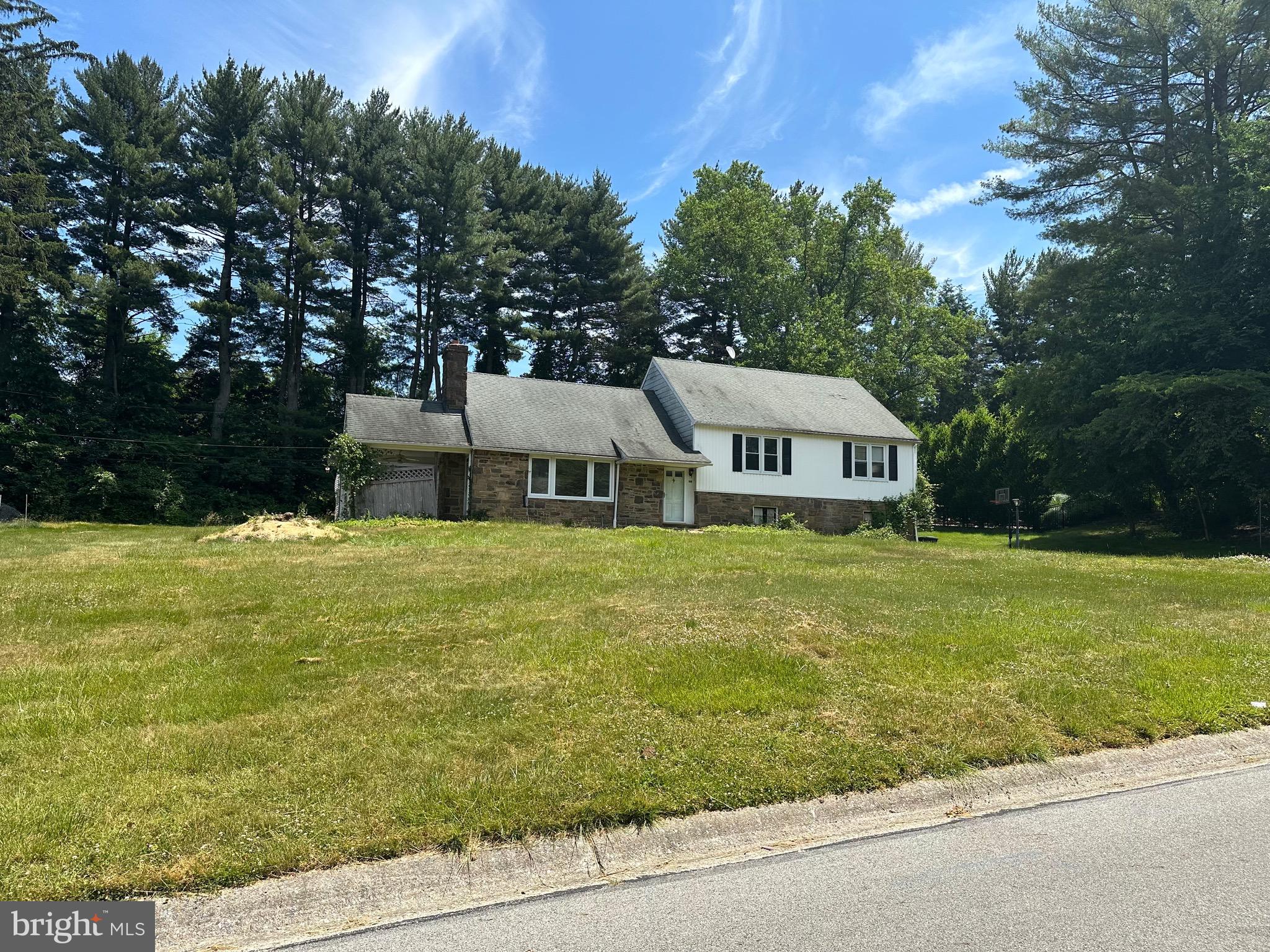 909 WOOTTON RD