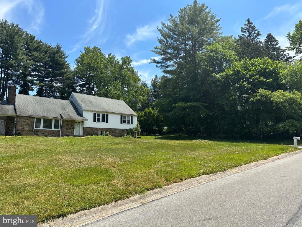 909 WOOTTON RD