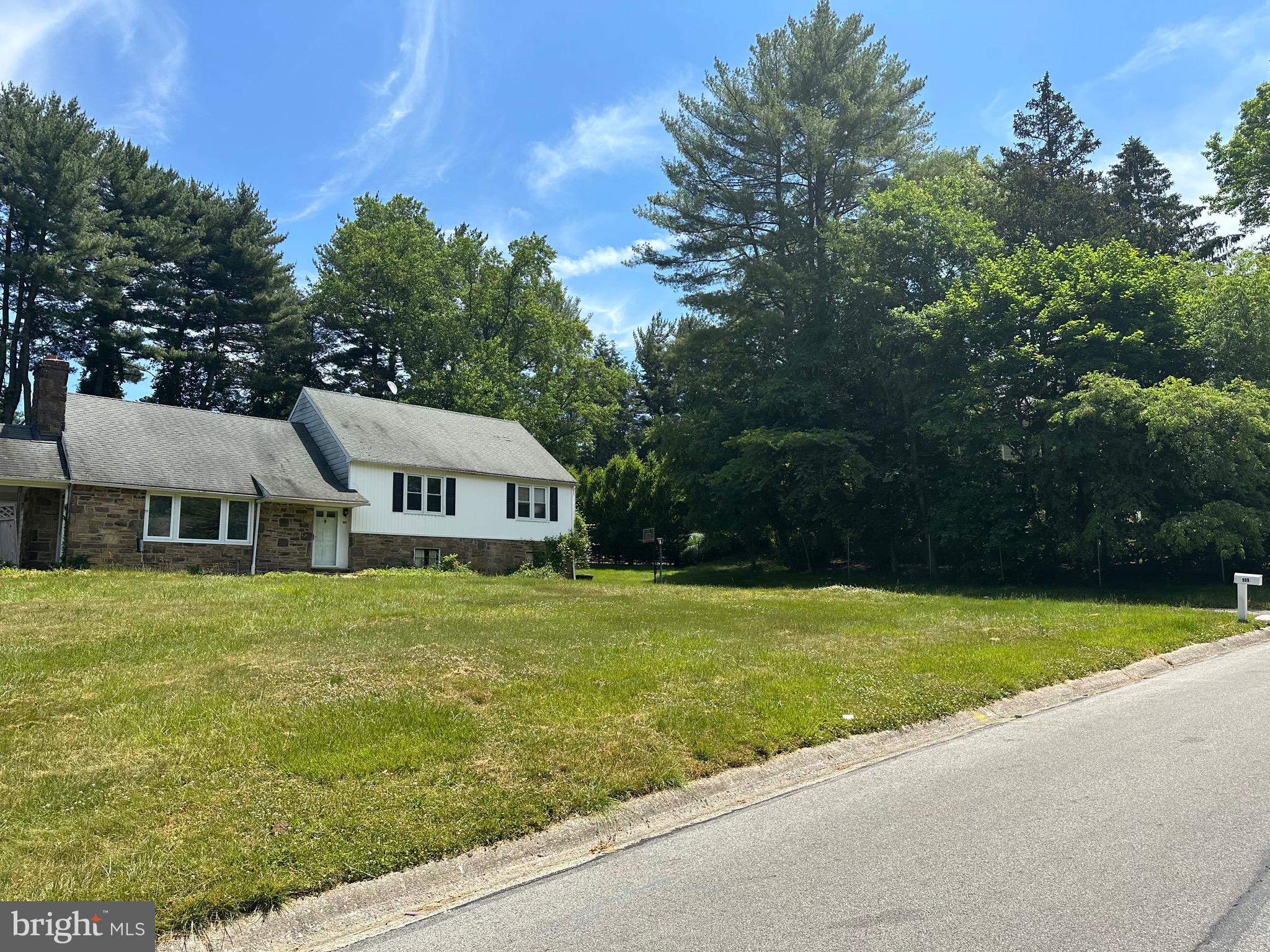 909 WOOTTON RD