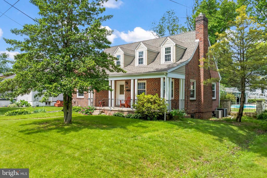 438 HUTCHINSON TERRACE
