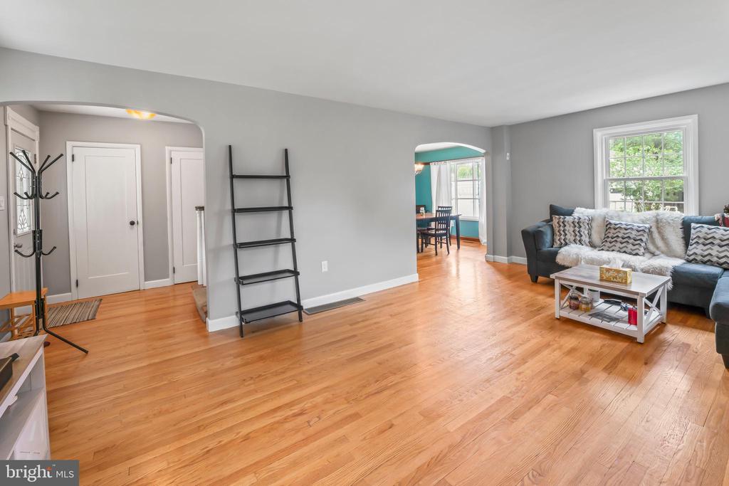438 HUTCHINSON TERRACE