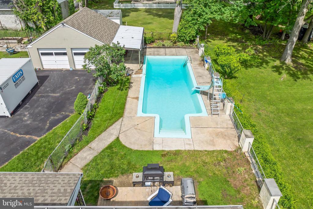 438 HUTCHINSON TERRACE