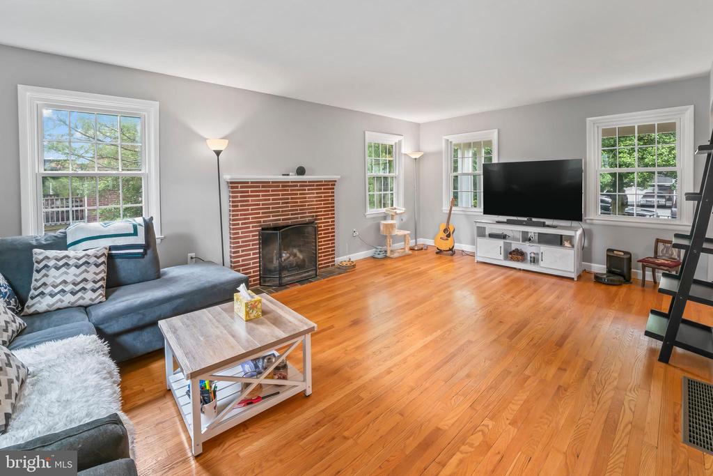 438 HUTCHINSON TERRACE