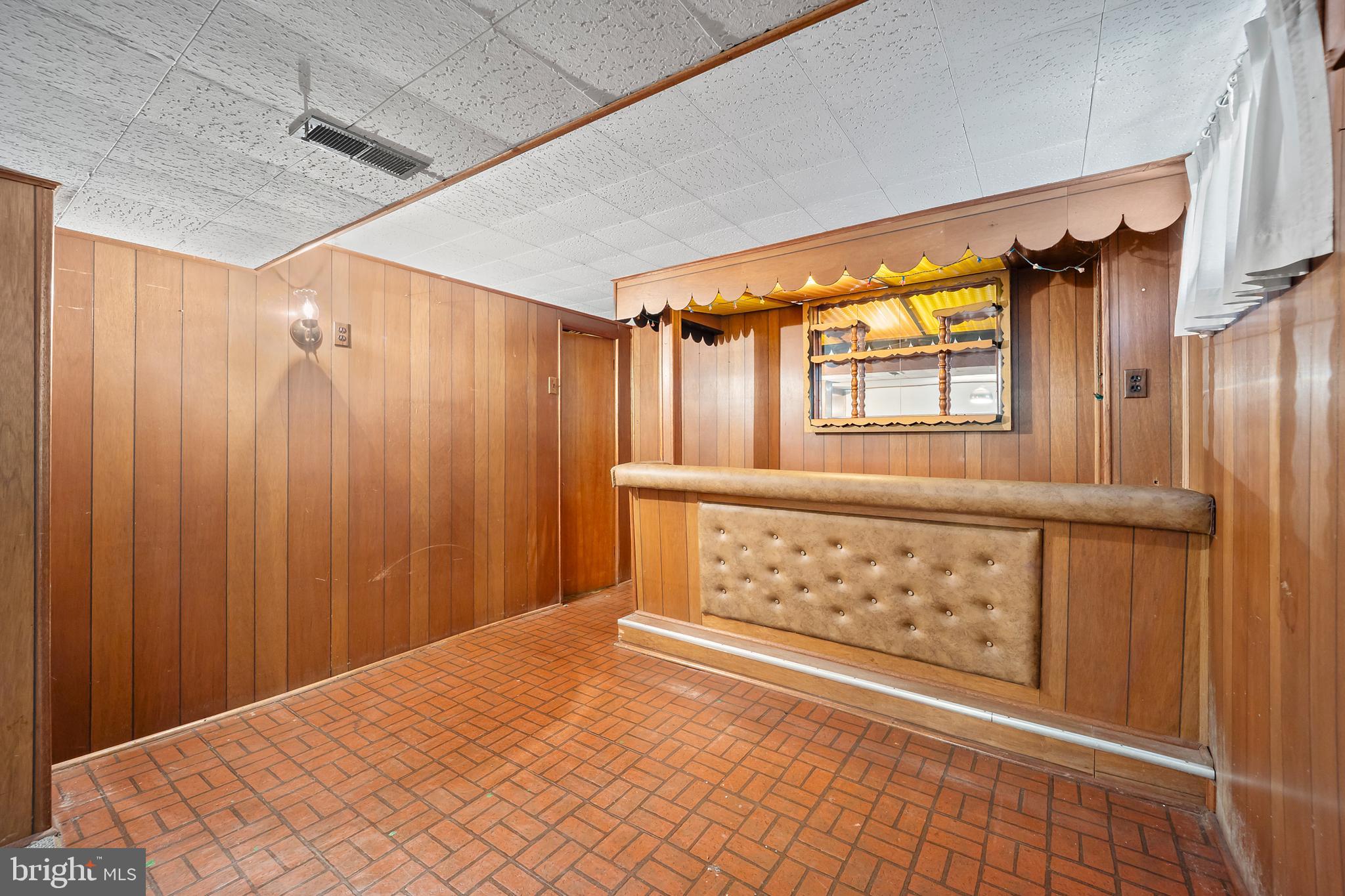 1304 BULLENS LANE