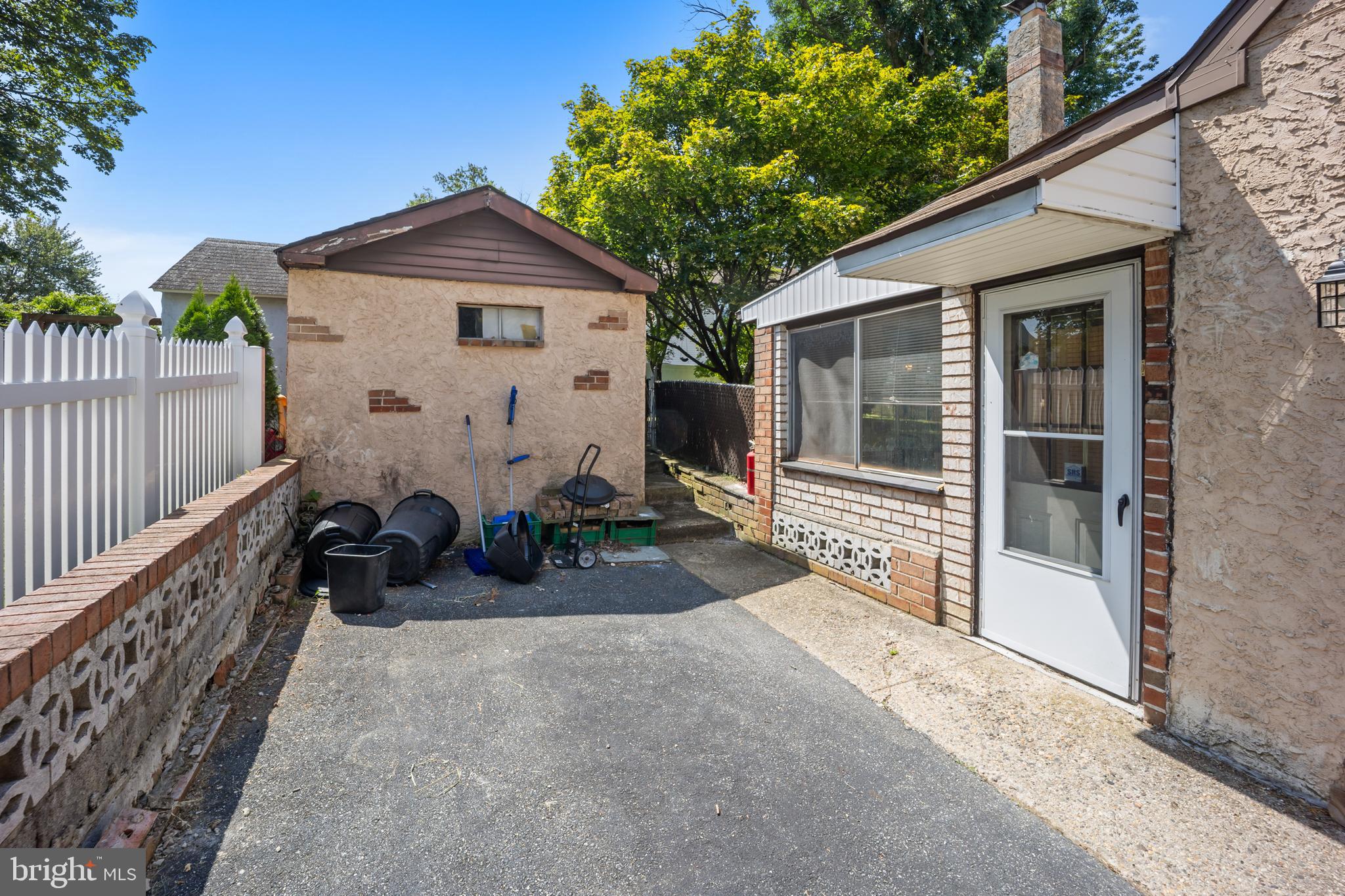 1304 BULLENS LANE