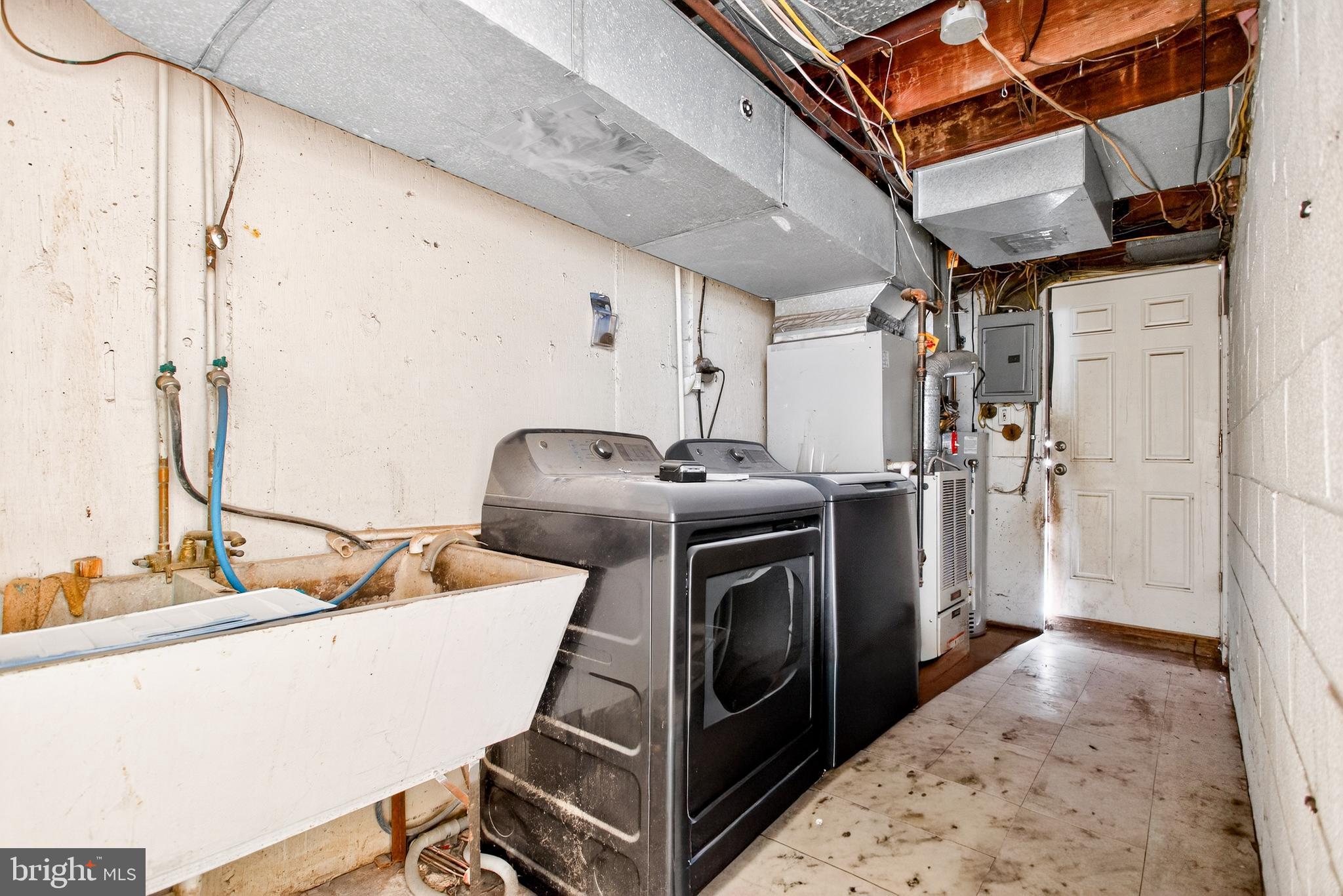 1062 TAYLOR DRIVE
