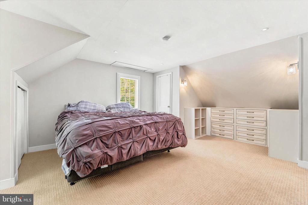103 W 8TH STREET