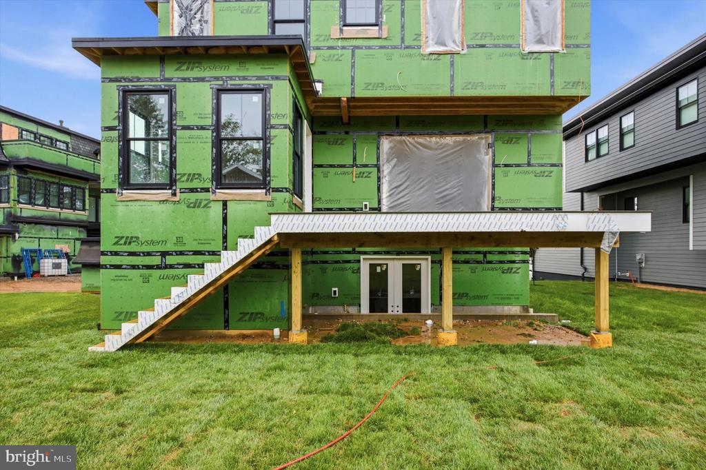 111 W 6TH