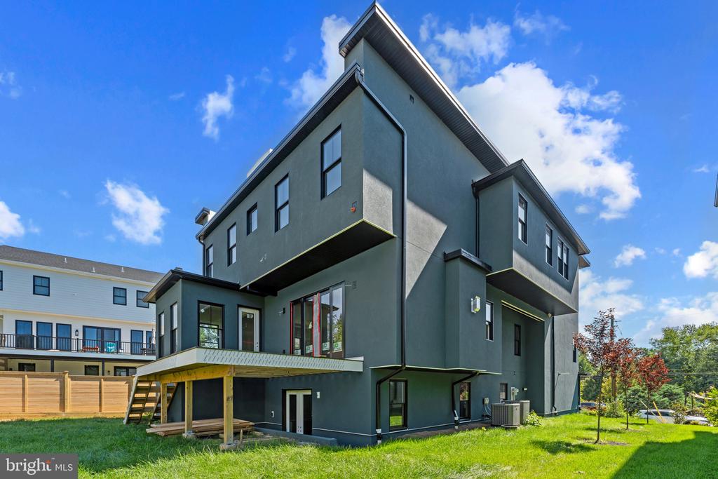 111 W 6TH