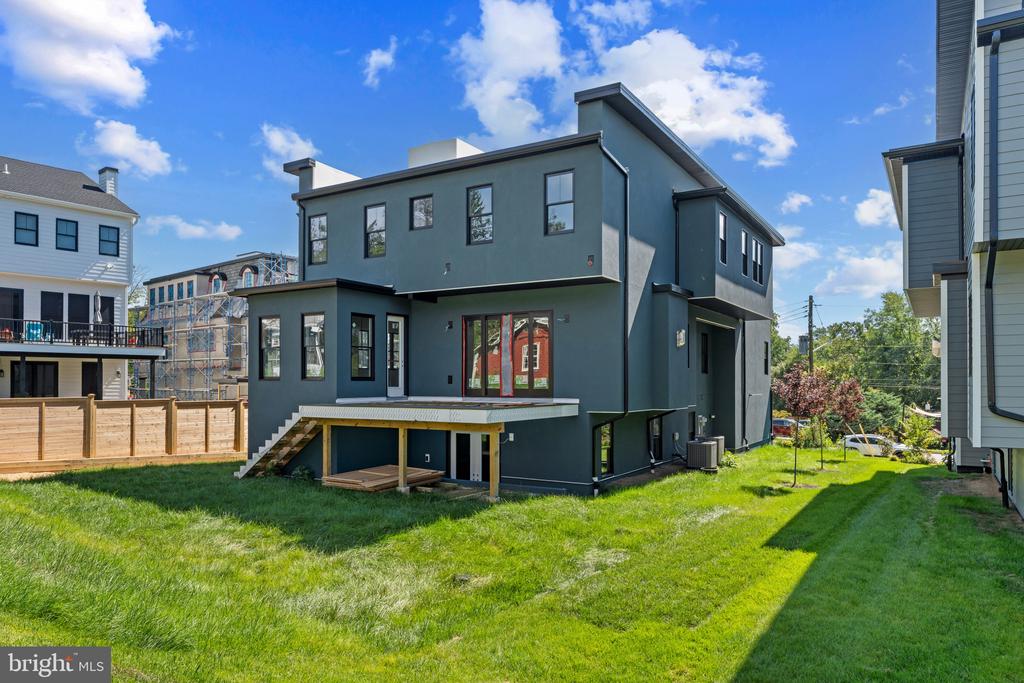 111 W 6TH