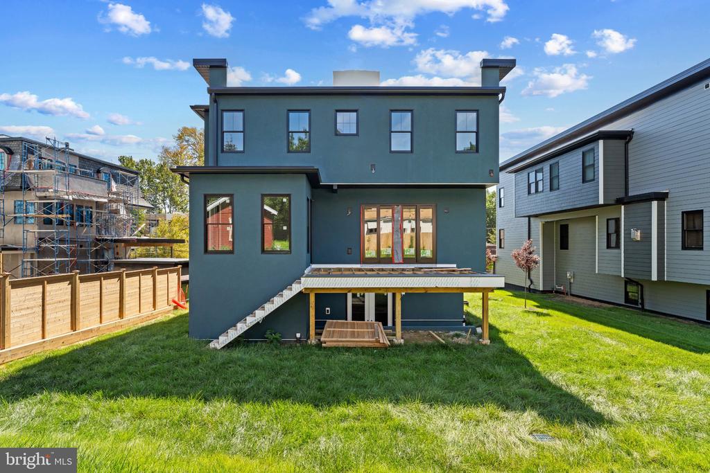 111 W 6TH