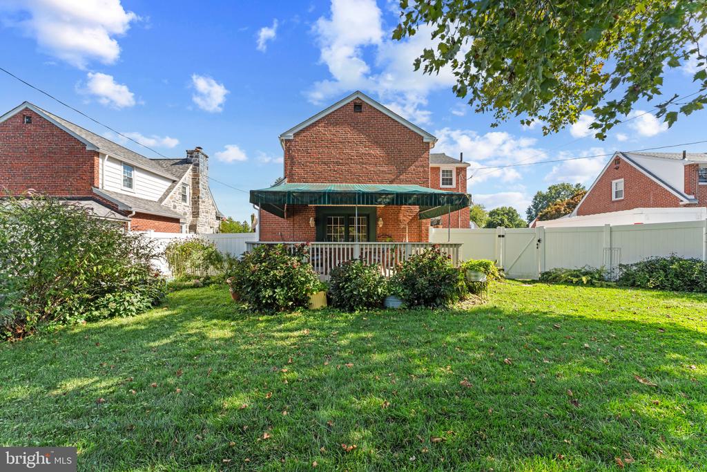 442 THATCHER ROAD